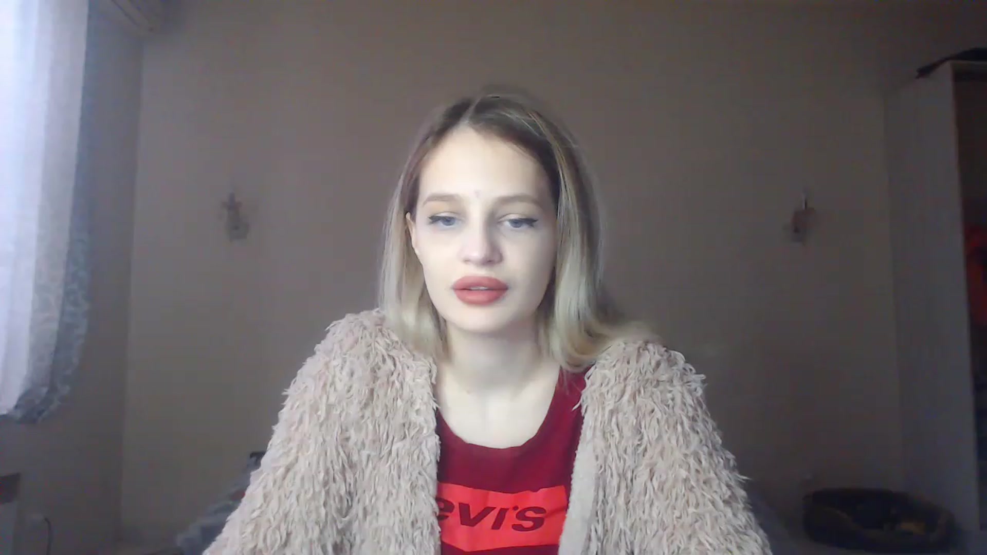 Gallery image thumbnail from Lola_vi's myfreecams stream on, 12/18/2022, 12:13 image 12 of 20