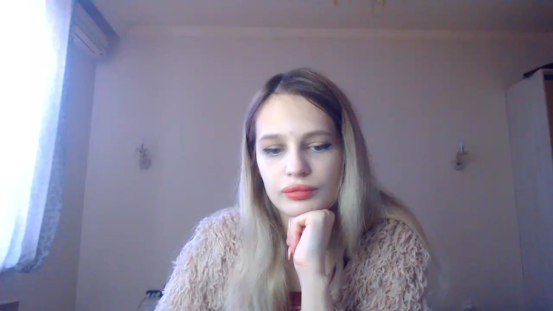 Gallery image thumbnail from Lola_vi's myfreecams stream on, 12/19/2022, 12:43 image 5 of 20