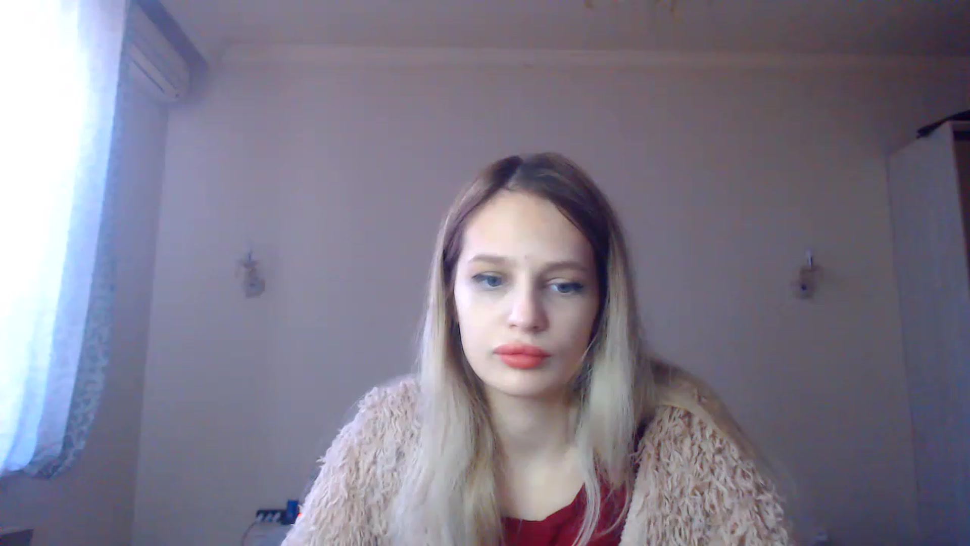 Gallery image thumbnail from Lola_vi's myfreecams stream on, 12/19/2022, 12:43 image 8 of 20