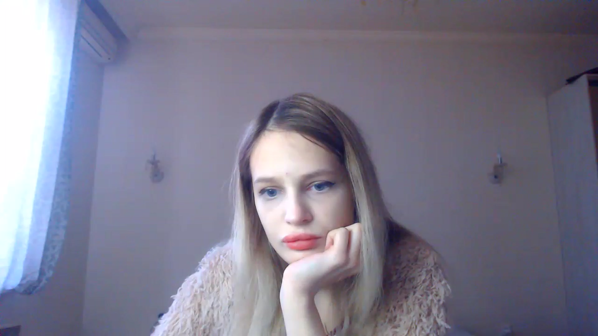 Gallery image thumbnail from Lola_vi's myfreecams stream on, 12/19/2022, 12:43 image 12 of 20