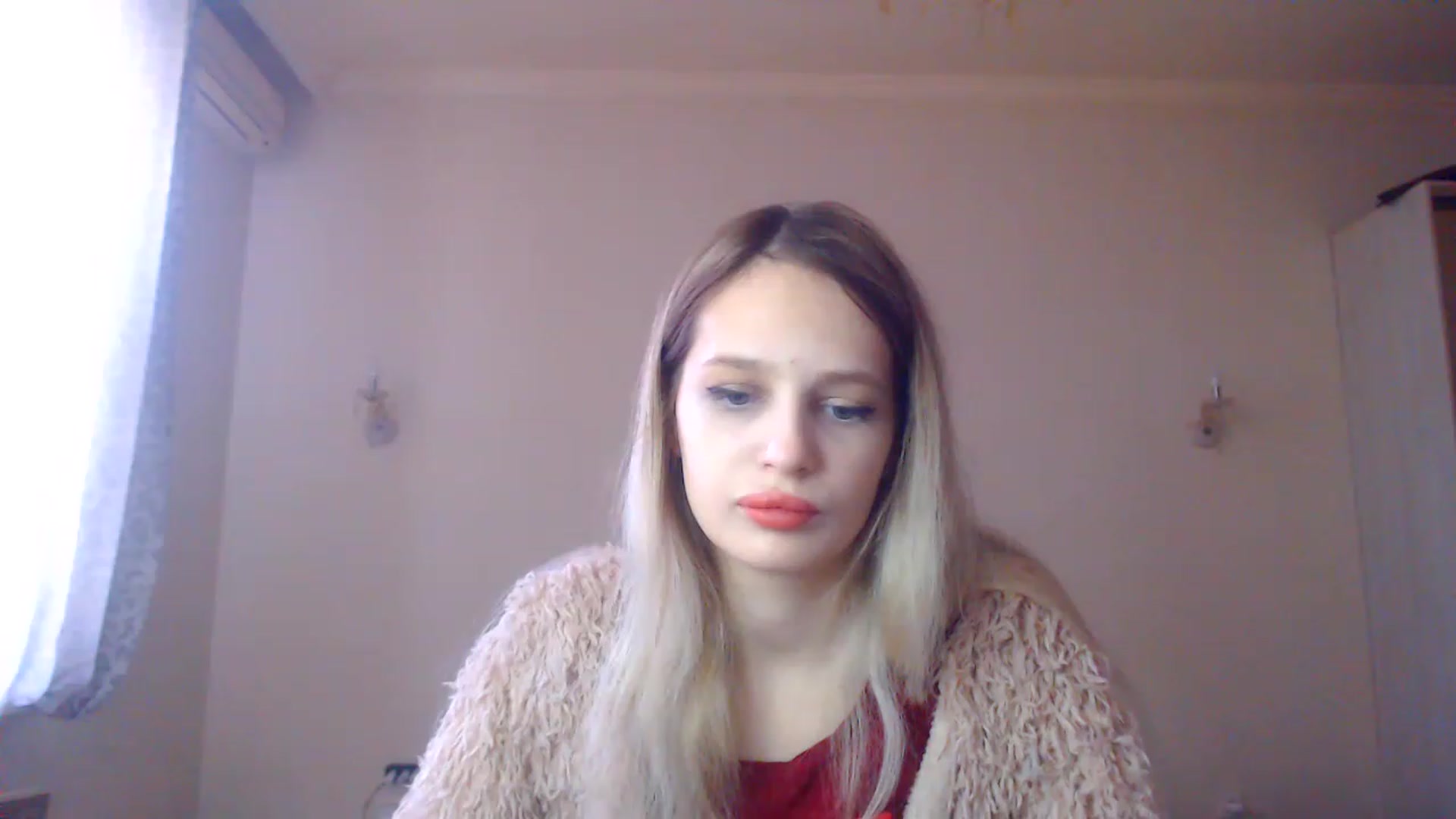 Gallery image thumbnail from Lola_vi's myfreecams stream on, 12/19/2022, 12:43 image 6 of 20