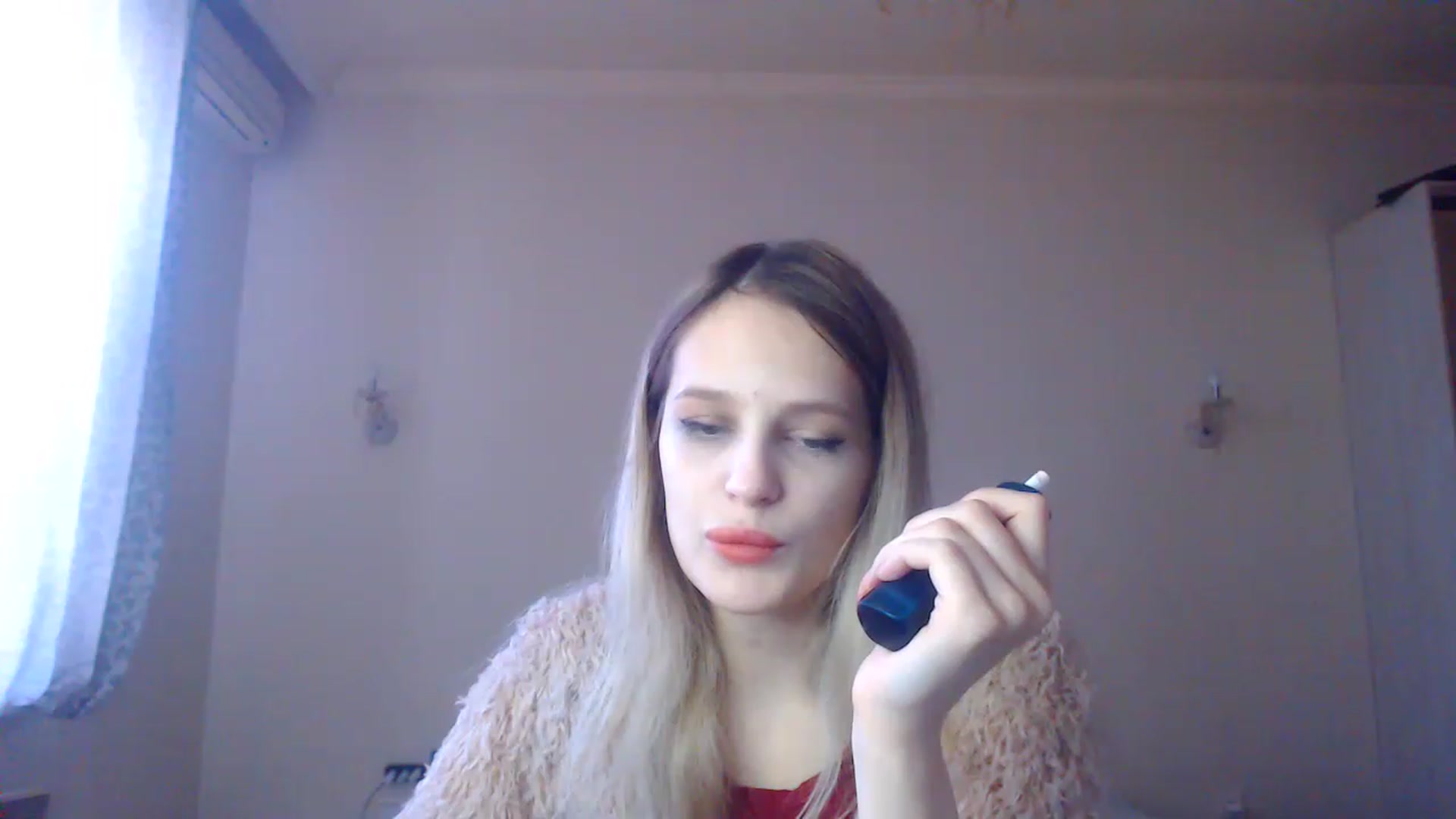 Gallery image thumbnail from Lola_vi's myfreecams stream on, 12/19/2022, 12:43 image 10 of 20