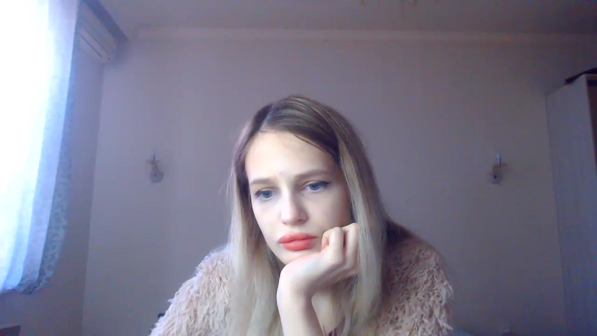 Gallery image thumbnail from Lola_vi's myfreecams stream on, 12/19/2022, 12:43 image 13 of 20