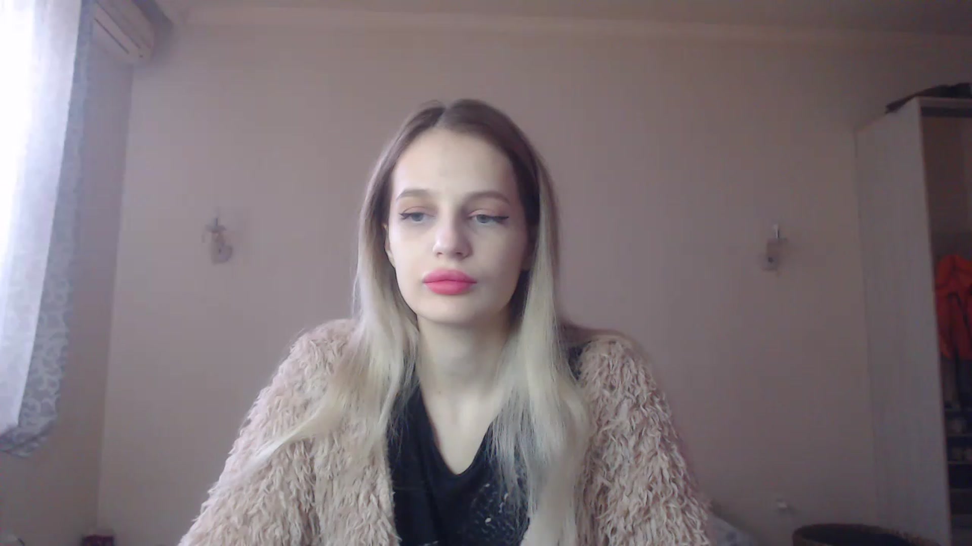 Gallery image thumbnail from Lola_vi's myfreecams stream on, 12/26/2022, 11:01 image 11 of 20