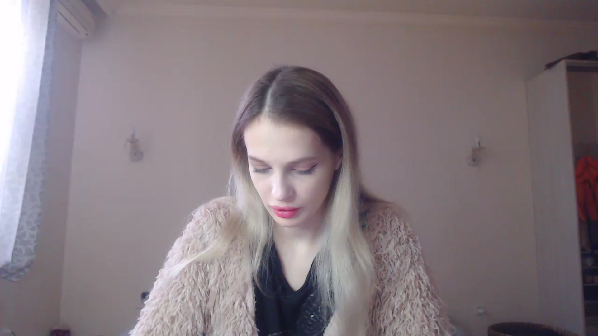Gallery image thumbnail from Lola_vi's myfreecams stream on, 12/26/2022, 11:01 image 8 of 20