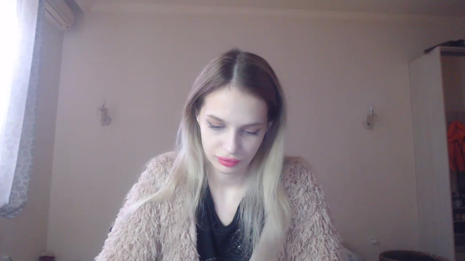 Gallery image thumbnail from Lola_vi's myfreecams stream on, 12/26/2022, 11:01 image 7 of 20