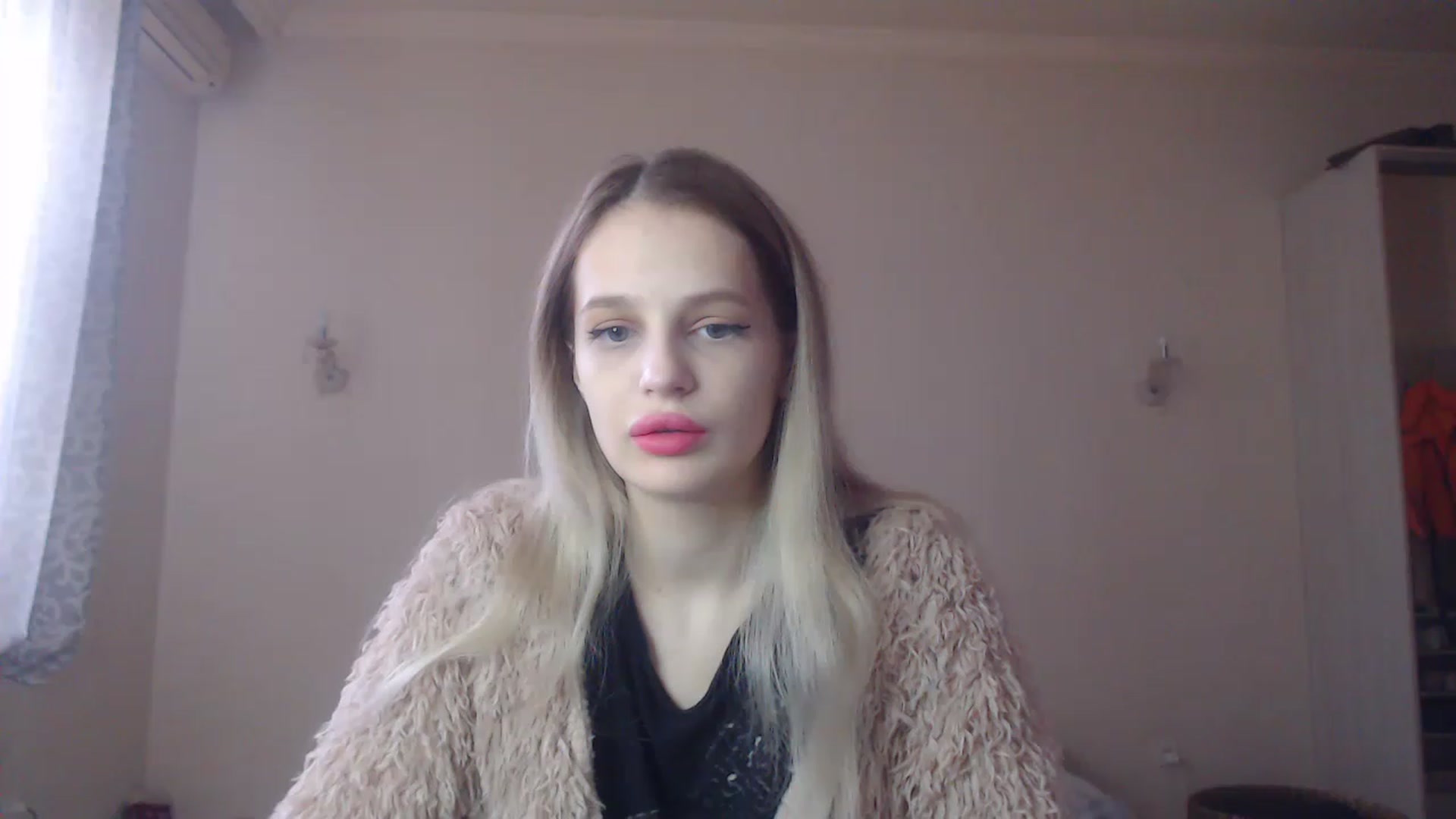 Gallery image thumbnail from Lola_vi's myfreecams stream on, 12/26/2022, 11:01 image 10 of 20