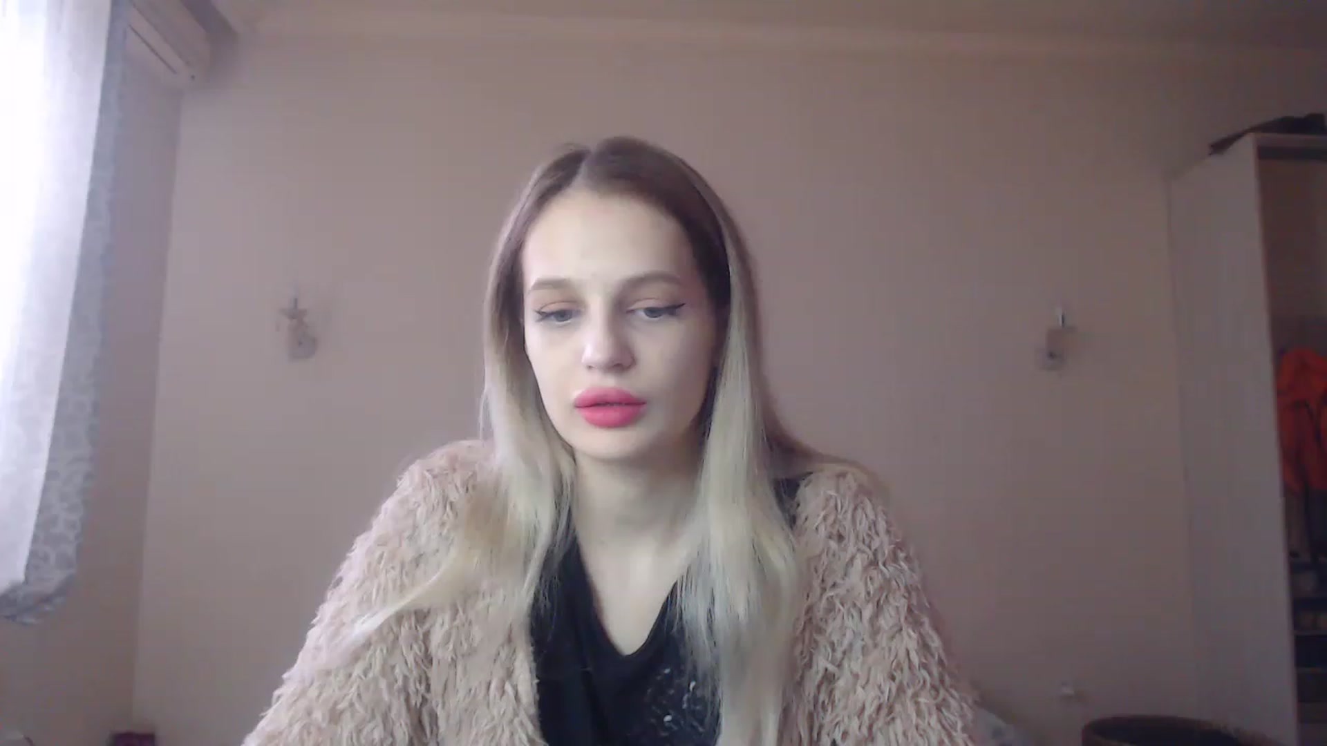Gallery image thumbnail from Lola_vi's myfreecams stream on, 12/26/2022, 11:01 image 18 of 20