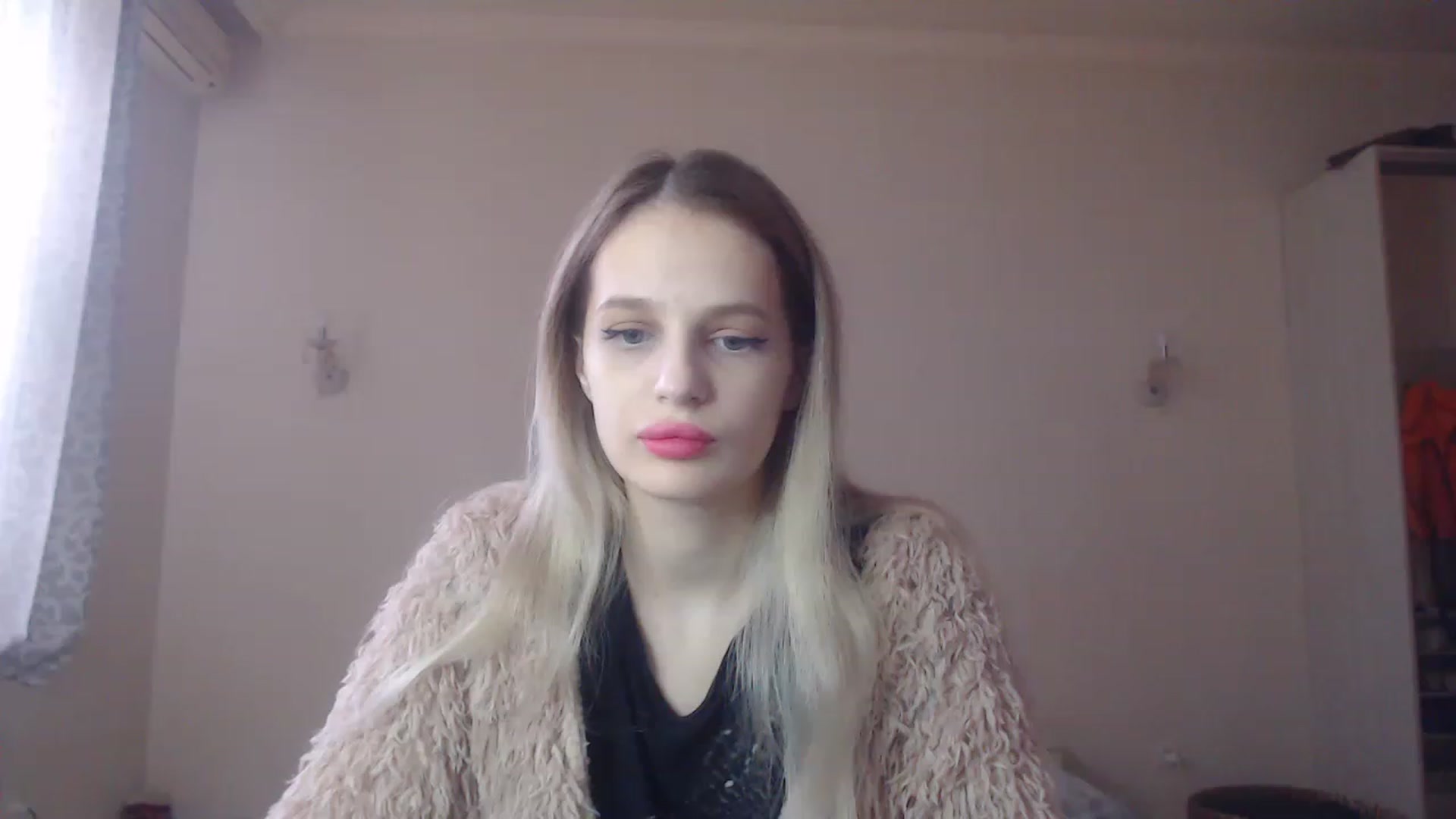 Gallery image thumbnail from Lola_vi's myfreecams stream on, 12/26/2022, 11:01 image 14 of 20