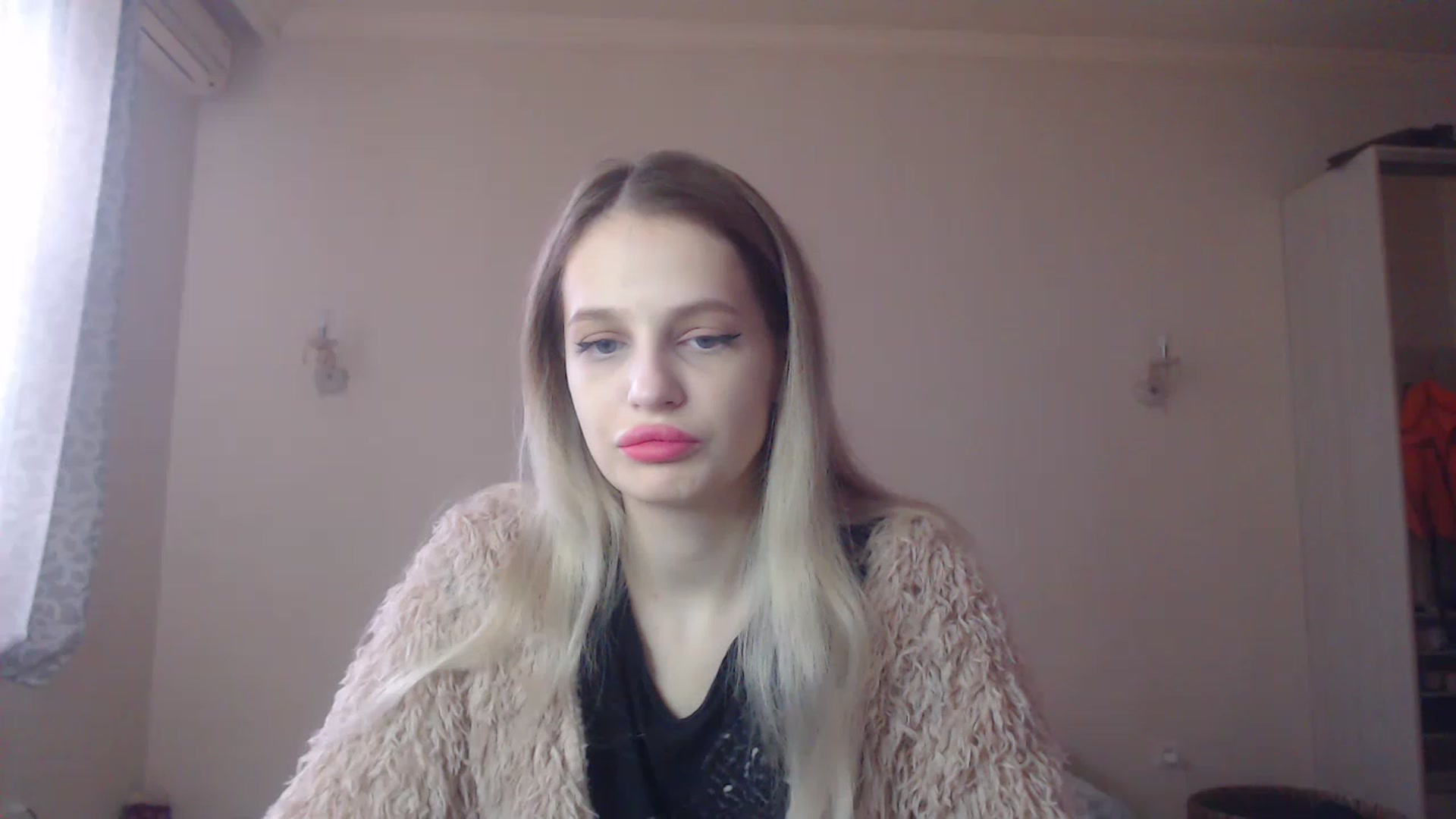 Gallery image thumbnail from Lola_vi's myfreecams stream on, 12/26/2022, 11:01 image 16 of 20