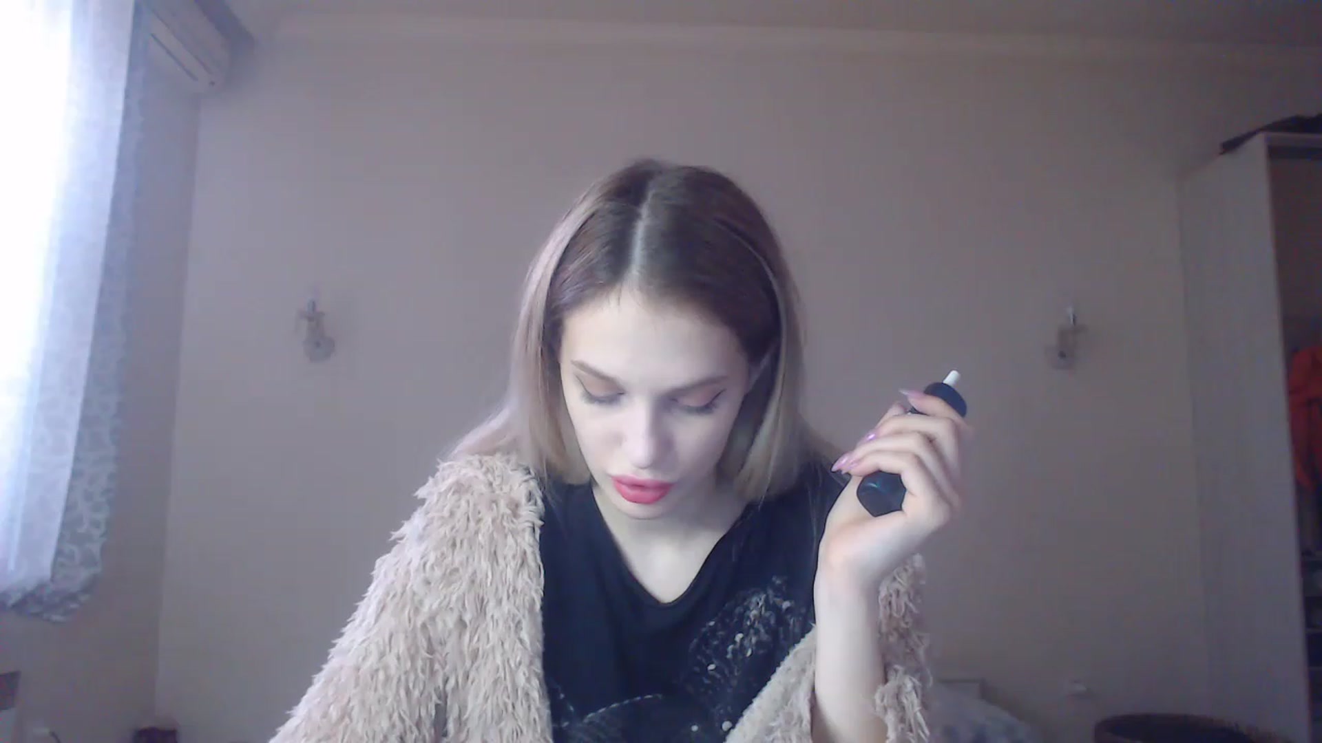 Gallery image thumbnail from Lola_vi's myfreecams stream on, 12/26/2022, 11:58 image 17 of 20