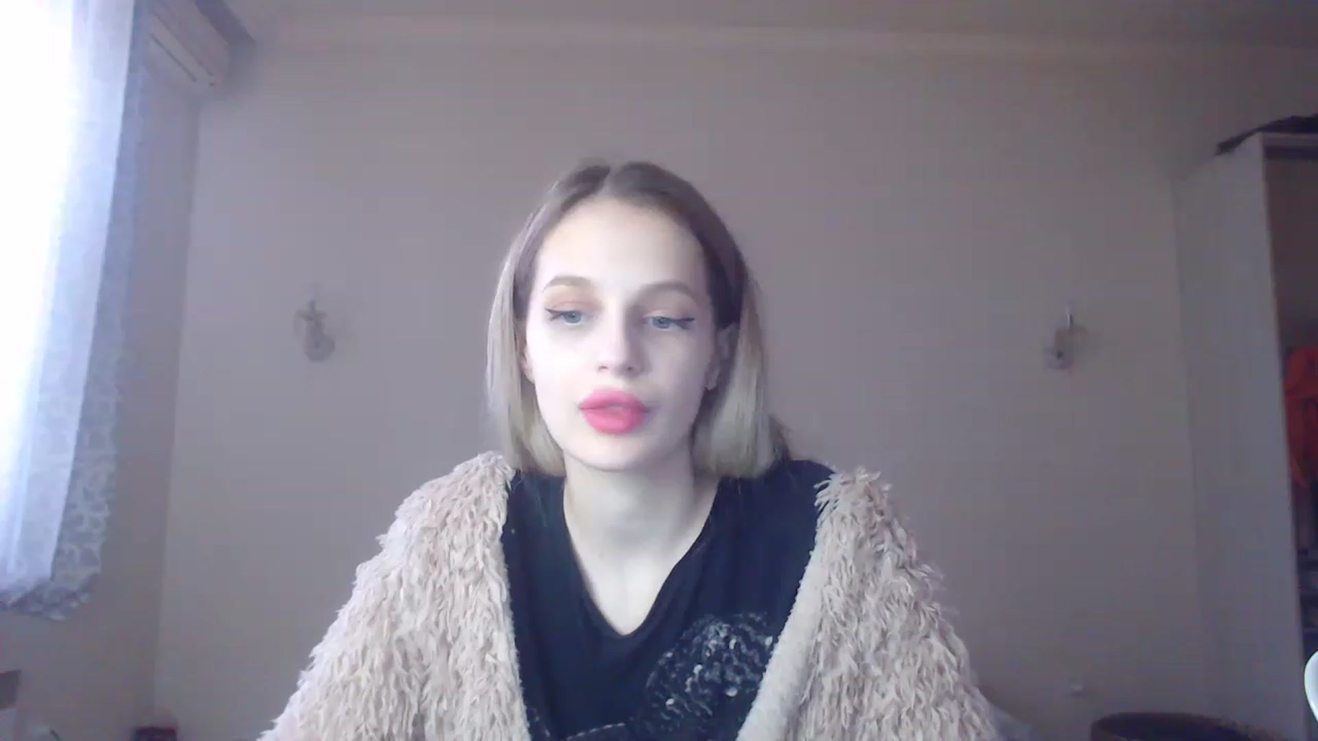Gallery image thumbnail from Lola_vi's myfreecams stream on, 12/26/2022, 11:58 image 12 of 20