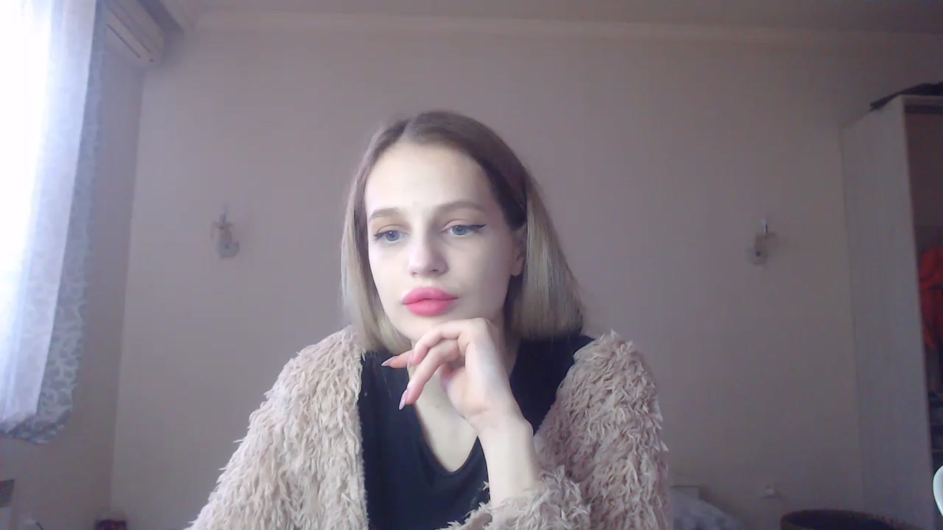 Gallery image thumbnail from Lola_vi's myfreecams stream on, 12/26/2022, 11:58 image 4 of 20