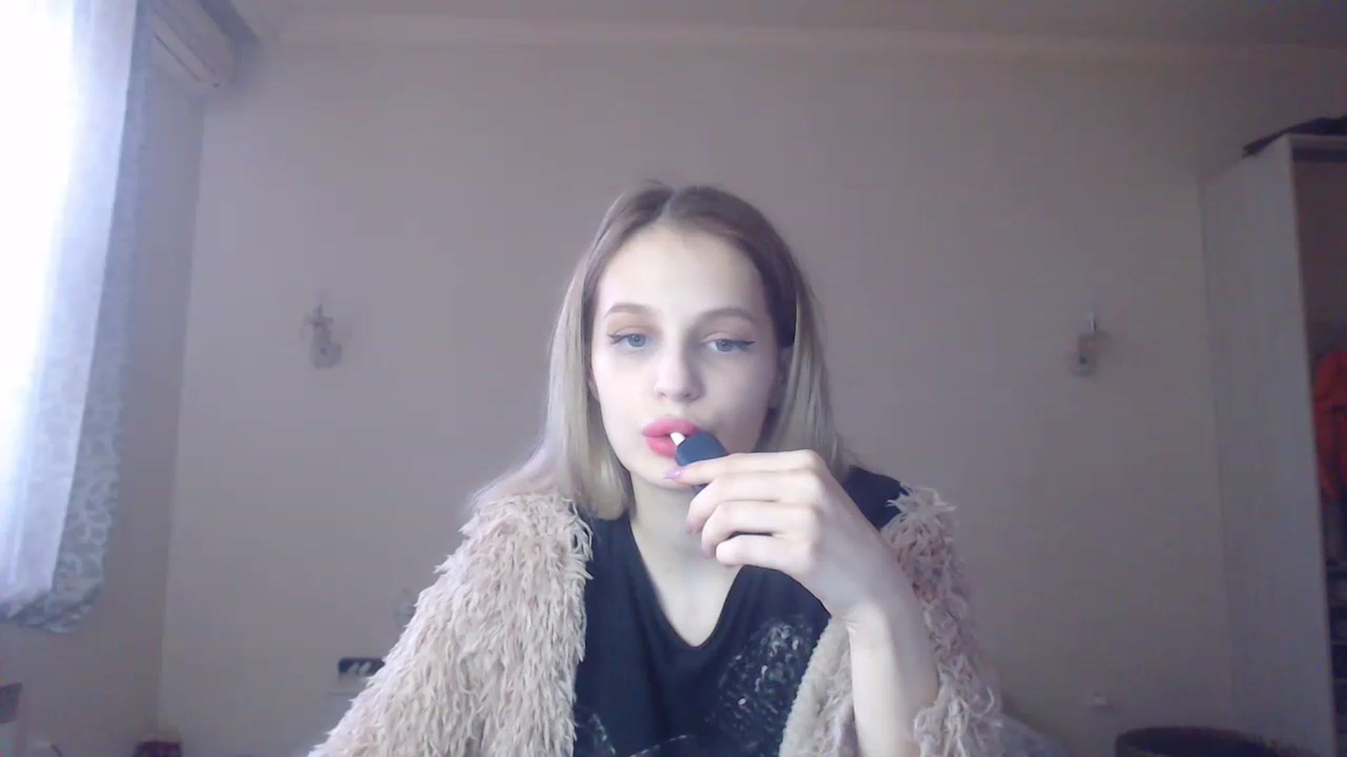 Gallery image thumbnail from Lola_vi's myfreecams stream on, 12/26/2022, 11:58 image 18 of 20