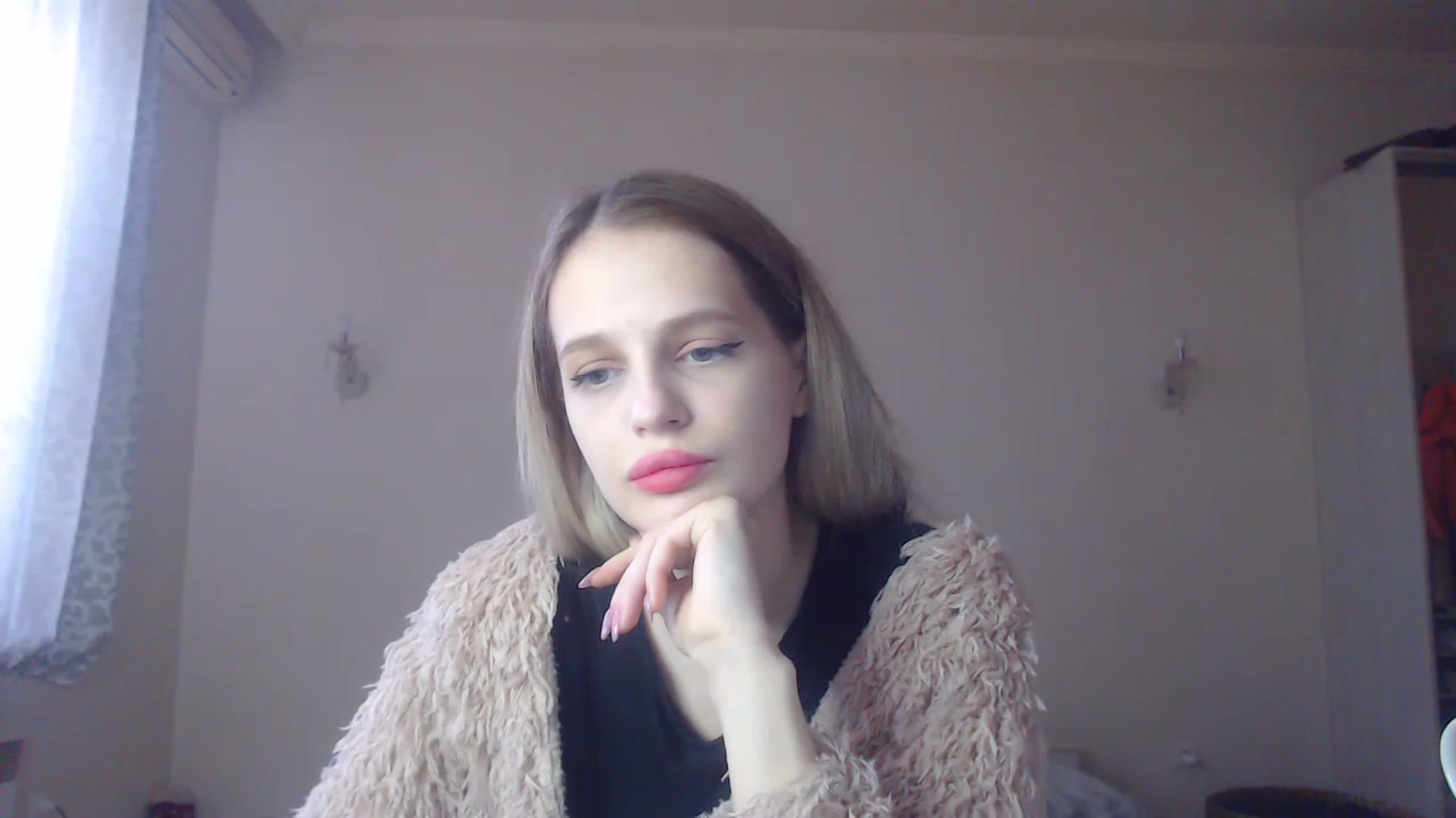 Gallery image thumbnail from Lola_vi's myfreecams stream on, 12/26/2022, 11:58 image 8 of 20