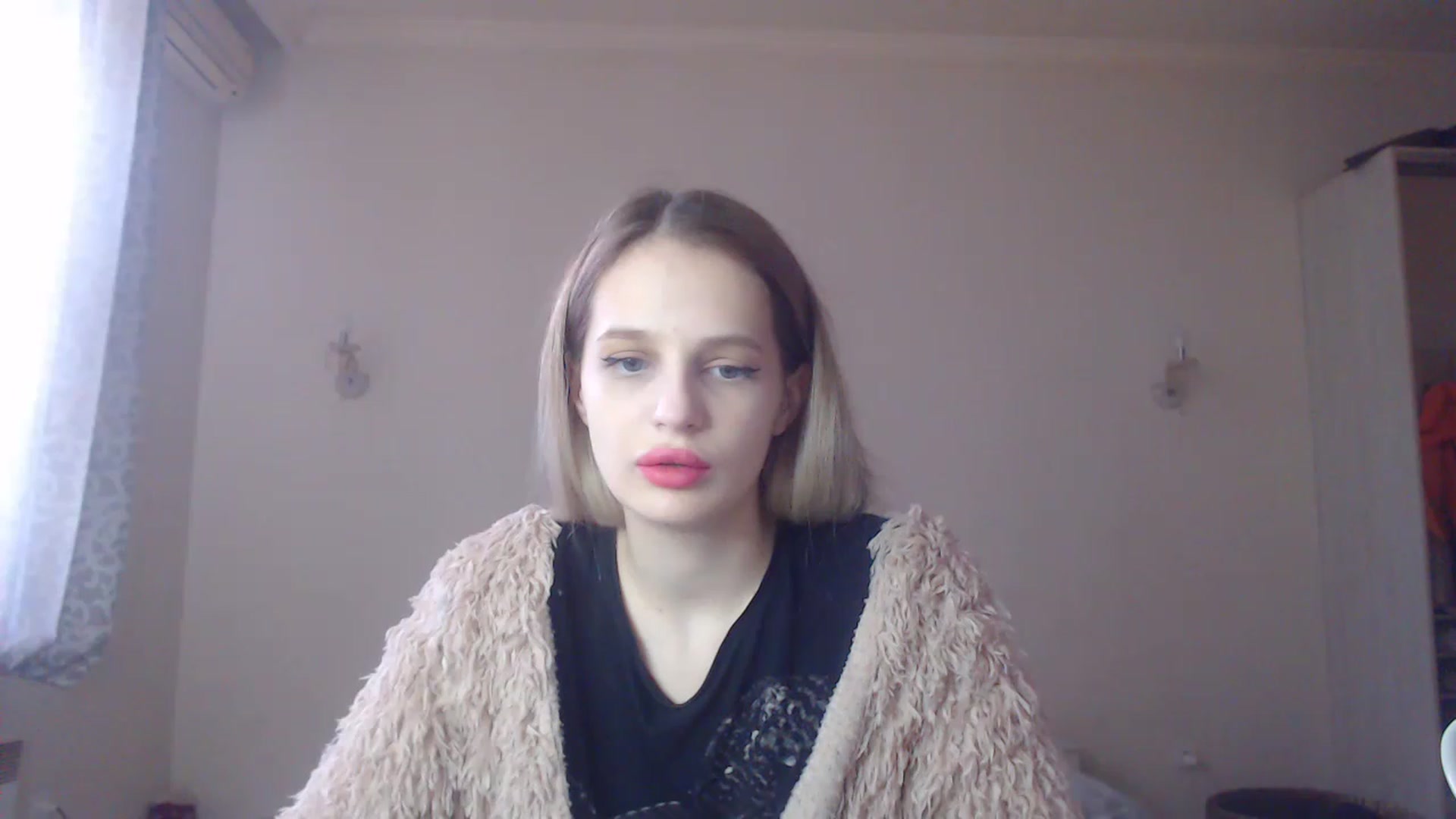 Gallery image thumbnail from Lola_vi's myfreecams stream on, 12/26/2022, 11:58 image 3 of 20