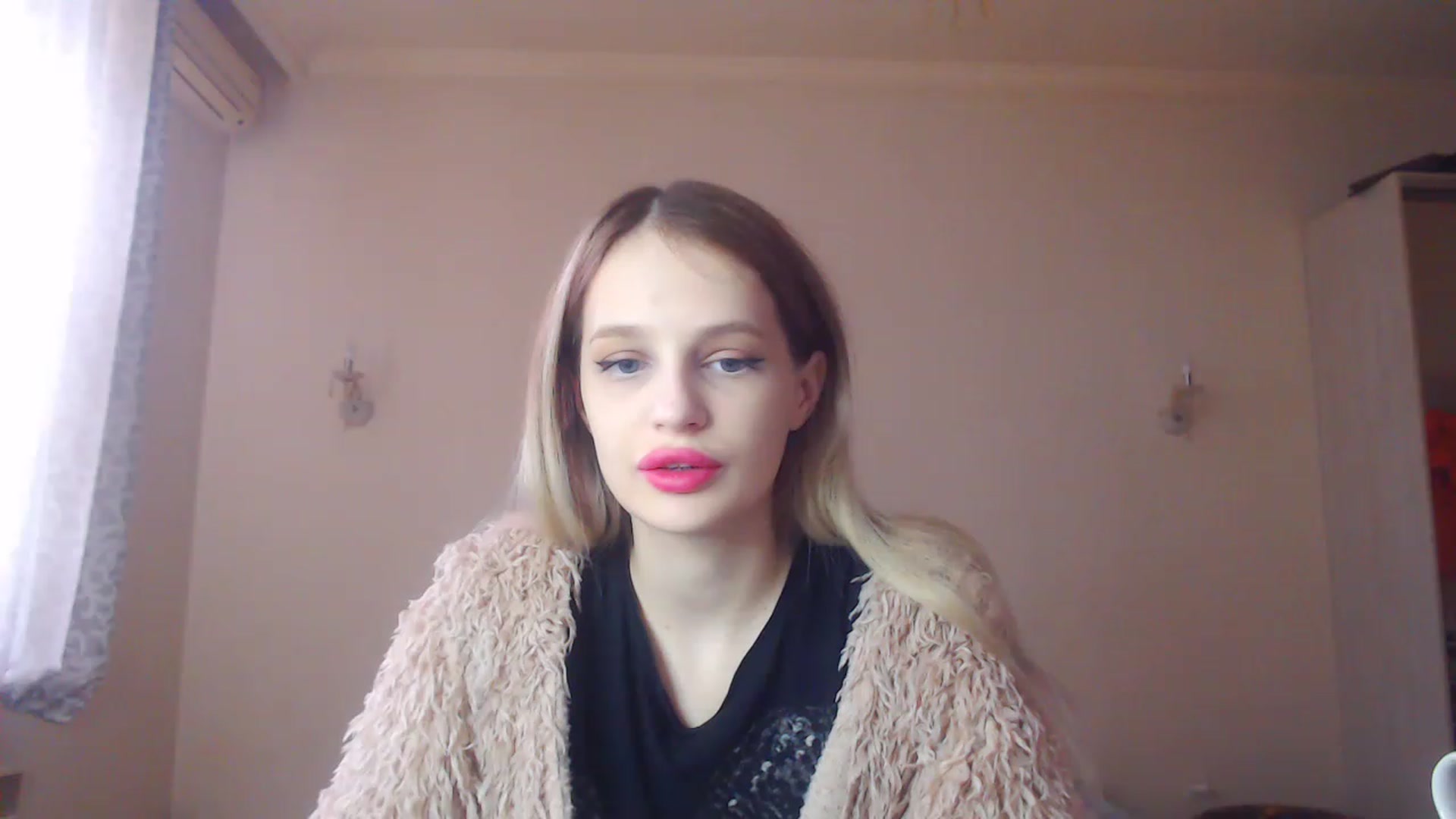 Gallery image thumbnail from Lola_vi's myfreecams stream on, 12/27/2022, 11:04 image 12 of 20