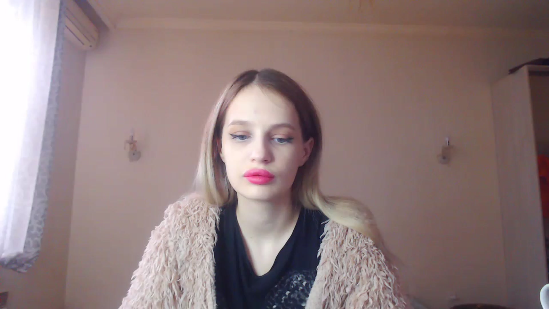 Gallery image thumbnail from Lola_vi's myfreecams stream on, 12/27/2022, 11:04 image 7 of 20
