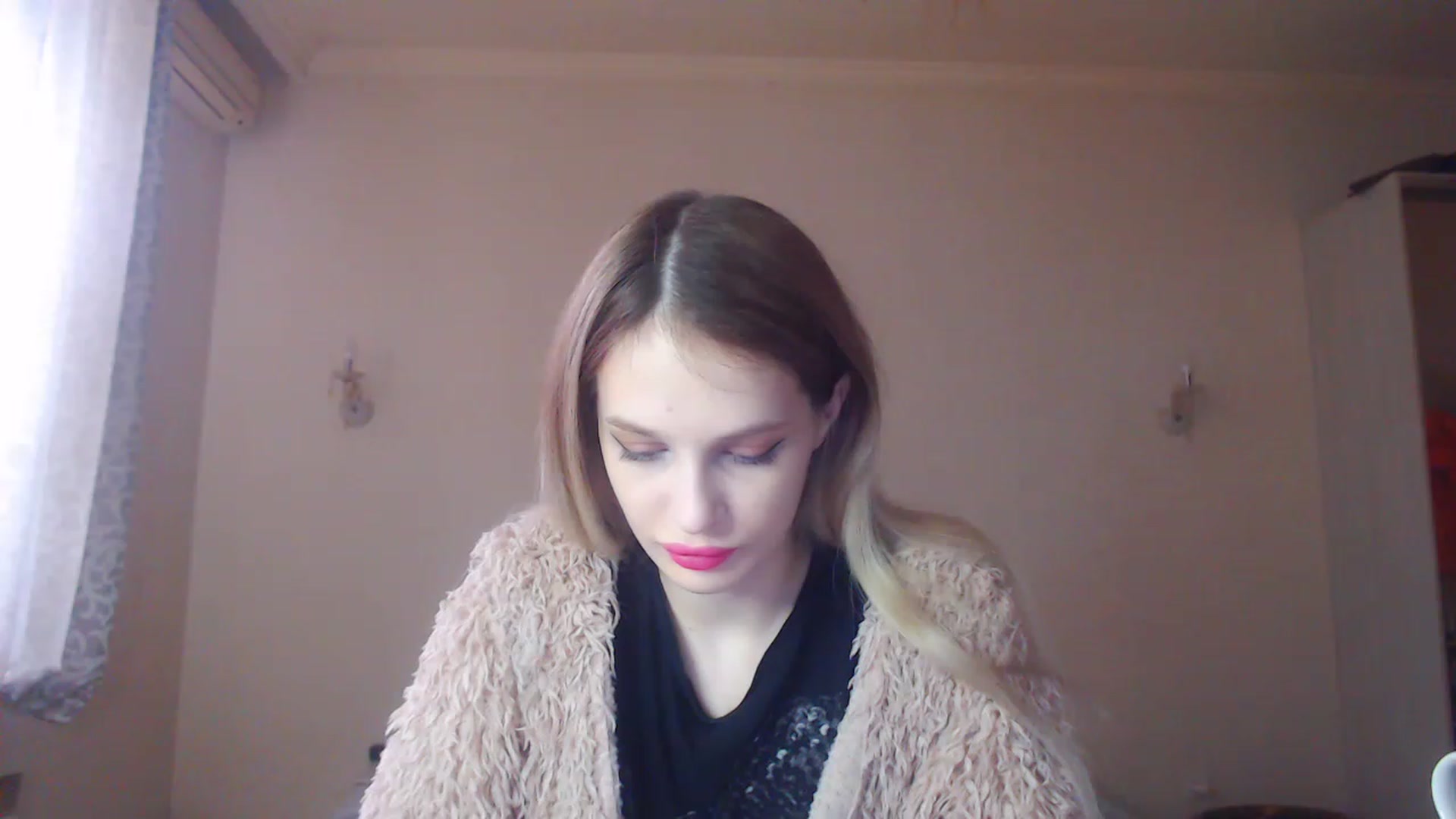 Gallery image thumbnail from Lola_vi's myfreecams stream on, 12/27/2022, 11:04 image 20 of 20