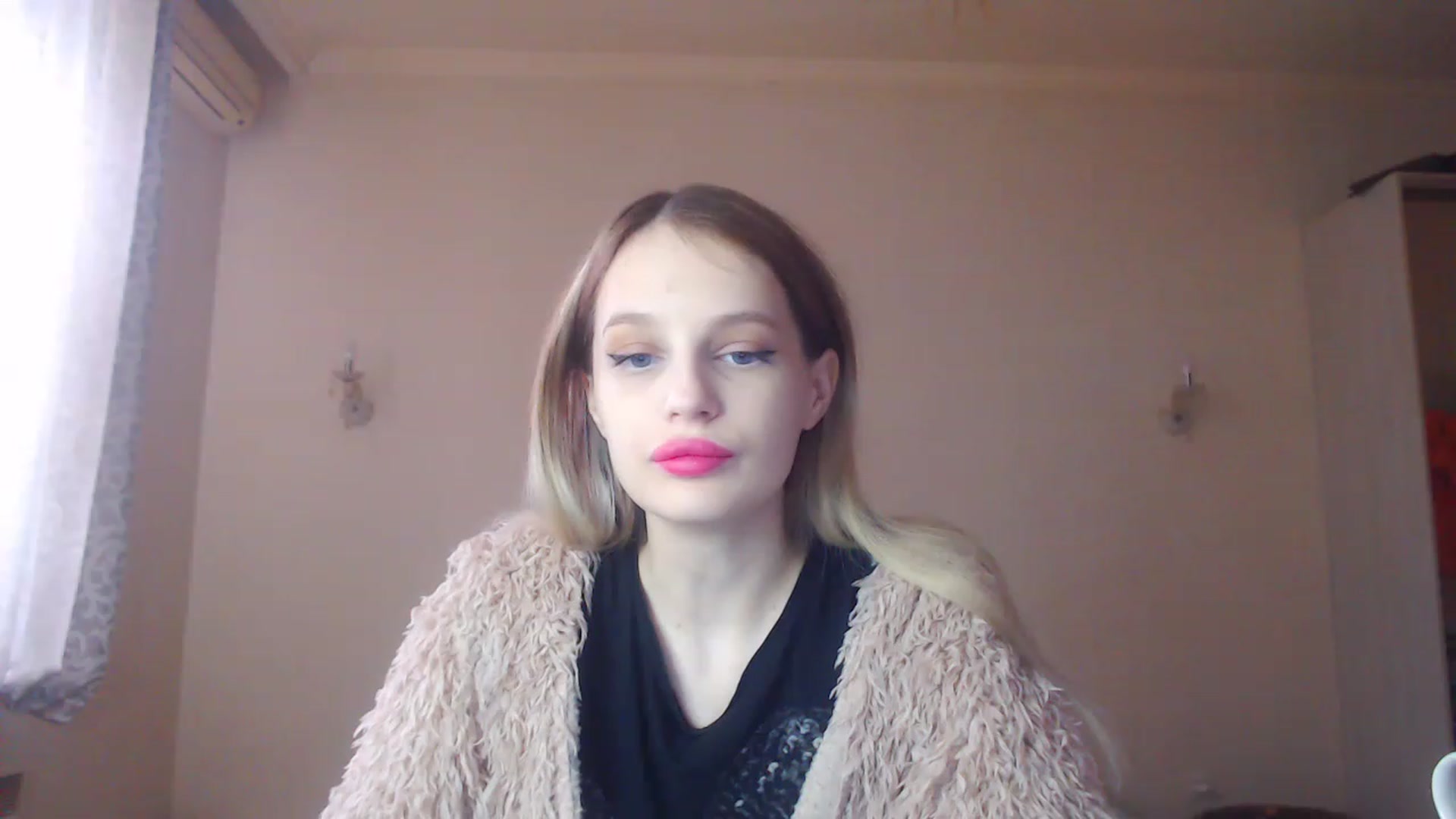 Gallery image thumbnail from Lola_vi's myfreecams stream on, 12/27/2022, 11:04 image 2 of 20