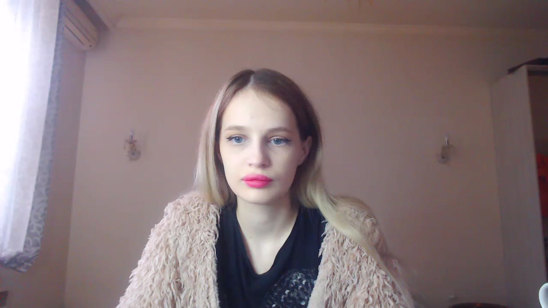 Gallery image thumbnail from Lola_vi's myfreecams stream on, 12/27/2022, 11:04 image 18 of 20