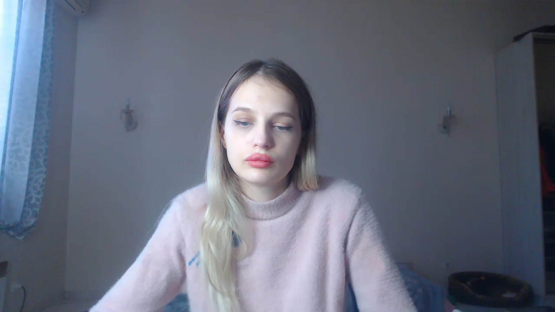 Gallery image thumbnail from Lola_vi's myfreecams stream on, 01/03/2023, 11:46 image 5 of 20