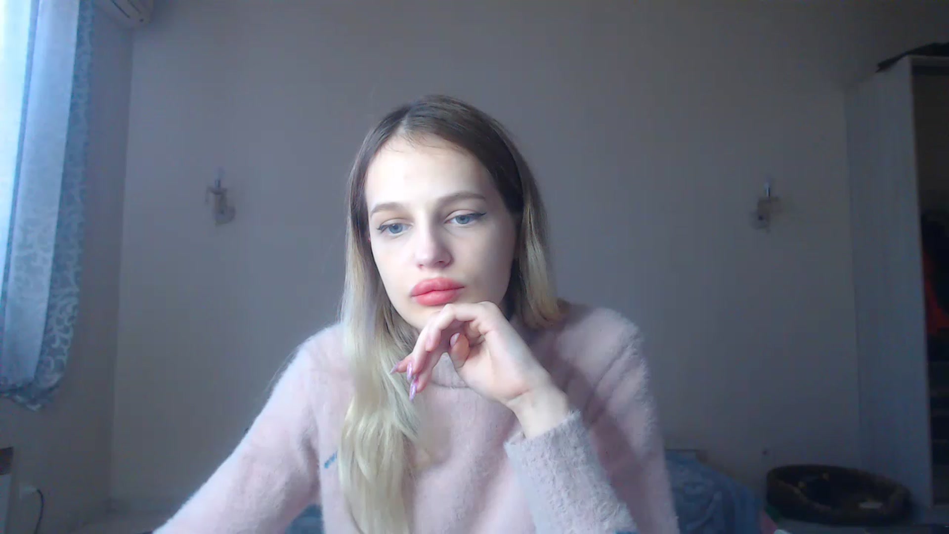 Gallery image thumbnail from Lola_vi's myfreecams stream on, 01/03/2023, 11:46 image 15 of 20