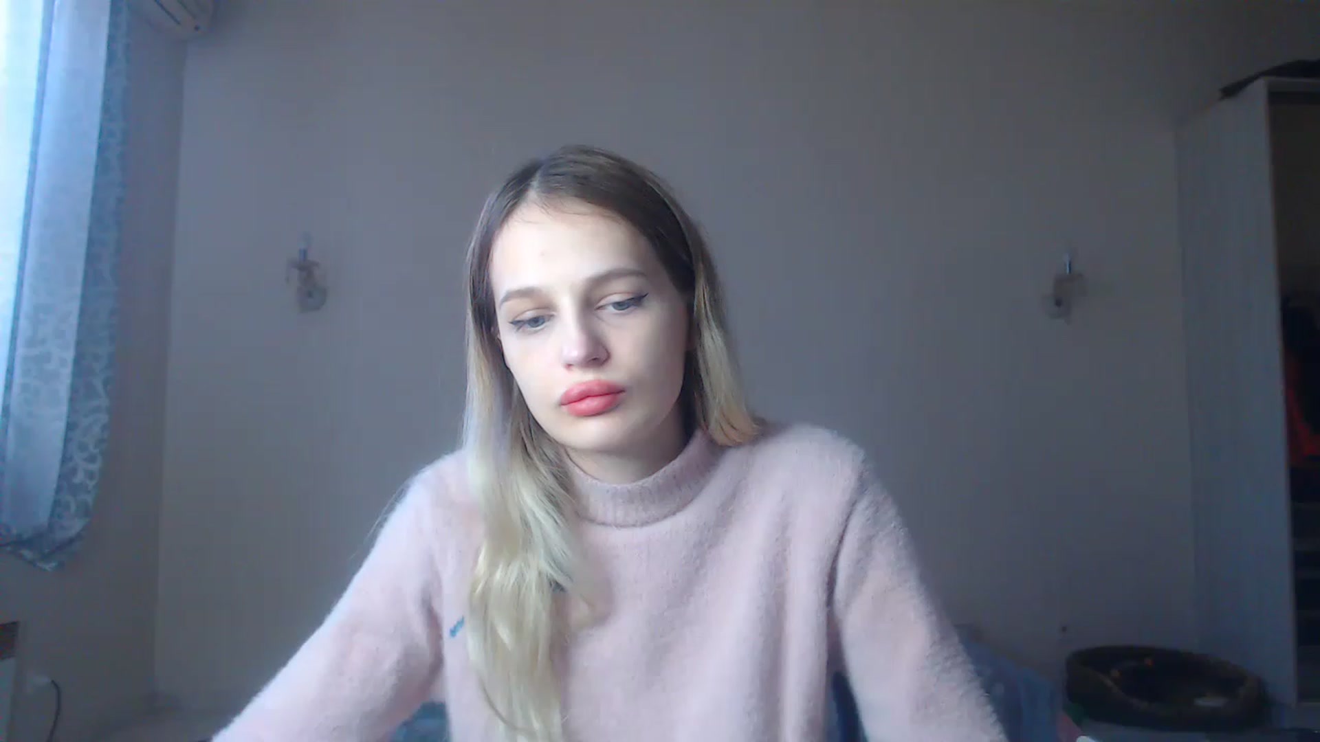Gallery image thumbnail from Lola_vi's myfreecams stream on, 01/03/2023, 11:46 image 13 of 20