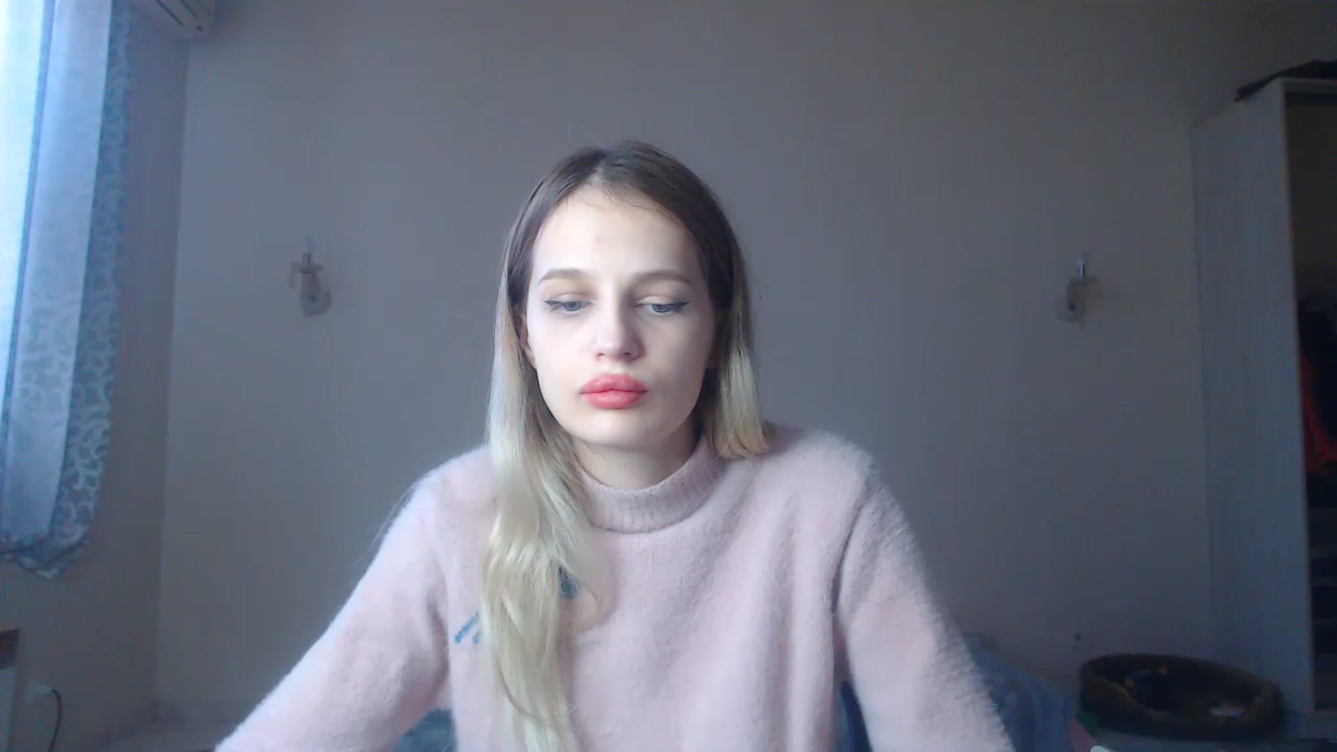 Gallery image thumbnail from Lola_vi's myfreecams stream on, 01/03/2023, 11:46 image 8 of 20