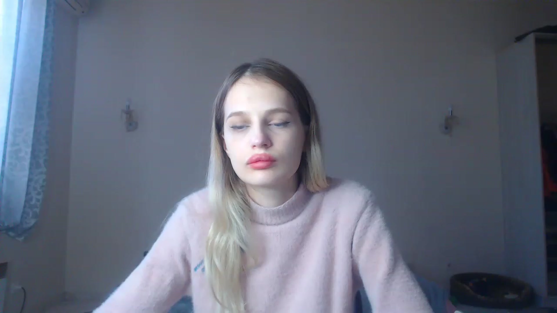 Gallery image thumbnail from Lola_vi's myfreecams stream on, 01/03/2023, 11:46 image 16 of 20