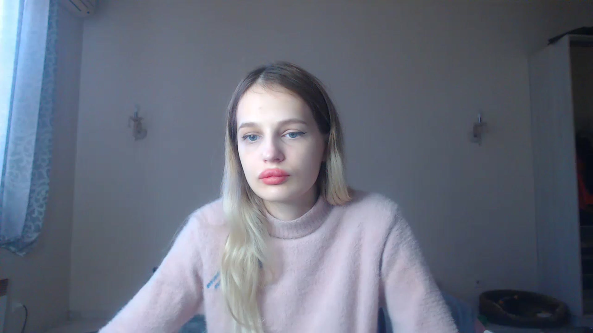 Gallery image thumbnail from Lola_vi's myfreecams stream on, 01/03/2023, 11:46 image 18 of 20