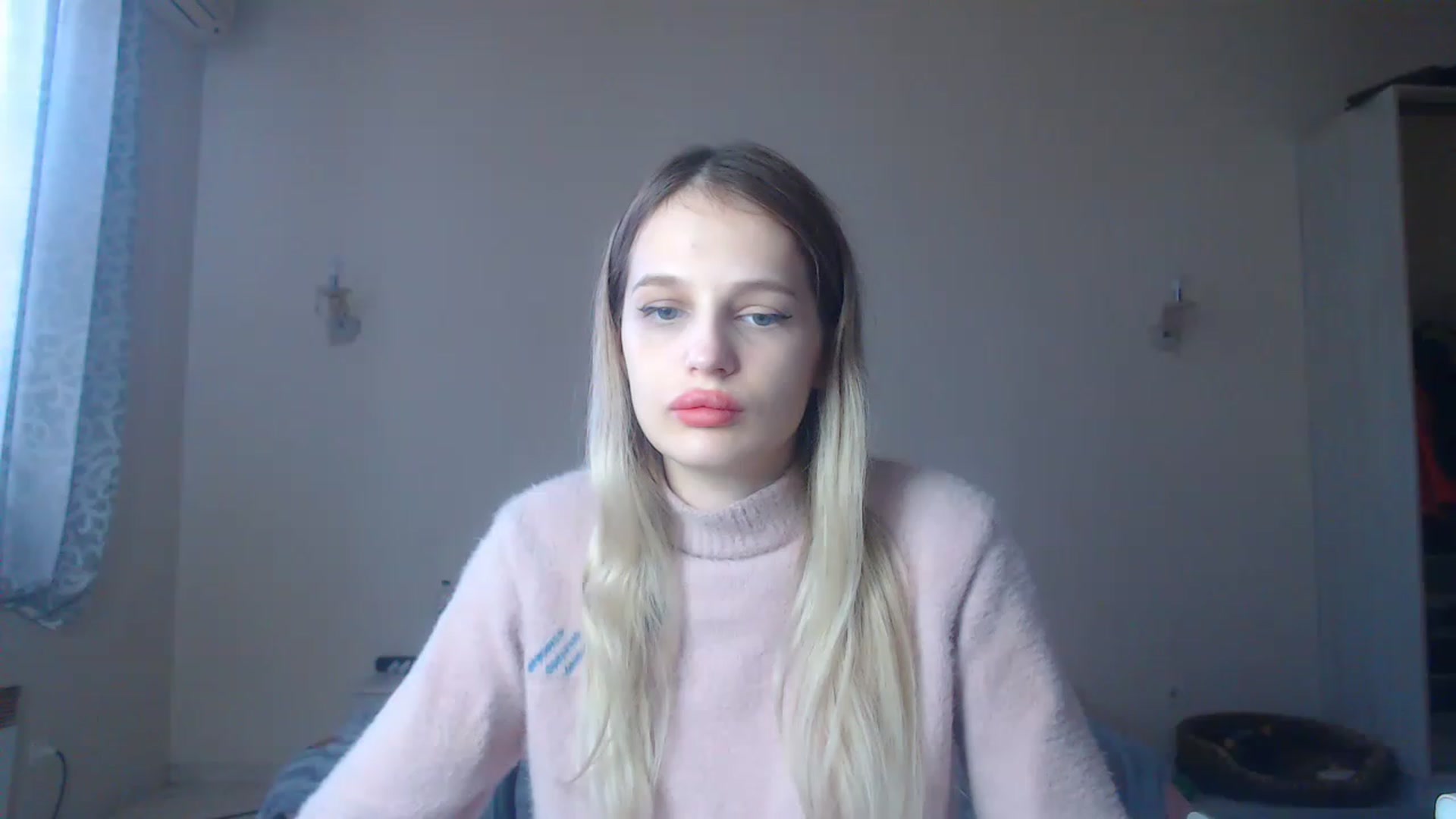 Gallery image thumbnail from Lola_vi's myfreecams stream on, 01/03/2023, 12:06 image 11 of 20