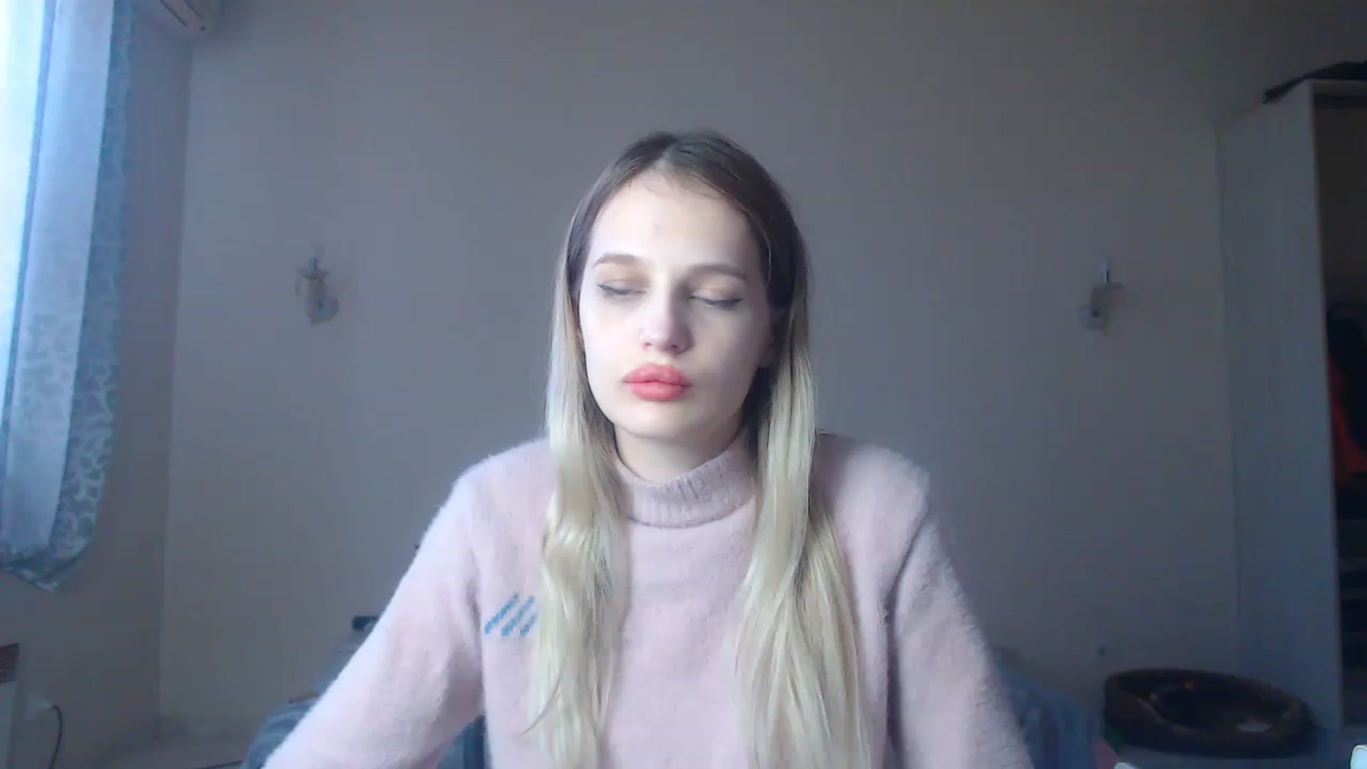 Gallery image thumbnail from Lola_vi's myfreecams stream on, 01/03/2023, 12:06 image 6 of 20