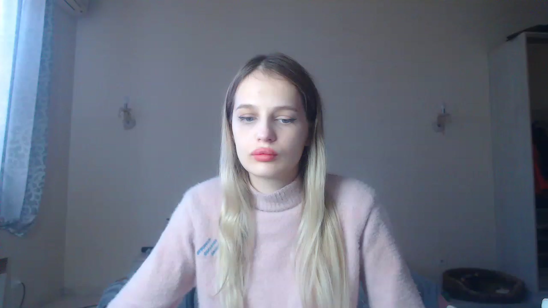 Gallery image thumbnail from Lola_vi's myfreecams stream on, 01/03/2023, 12:06 image 9 of 20