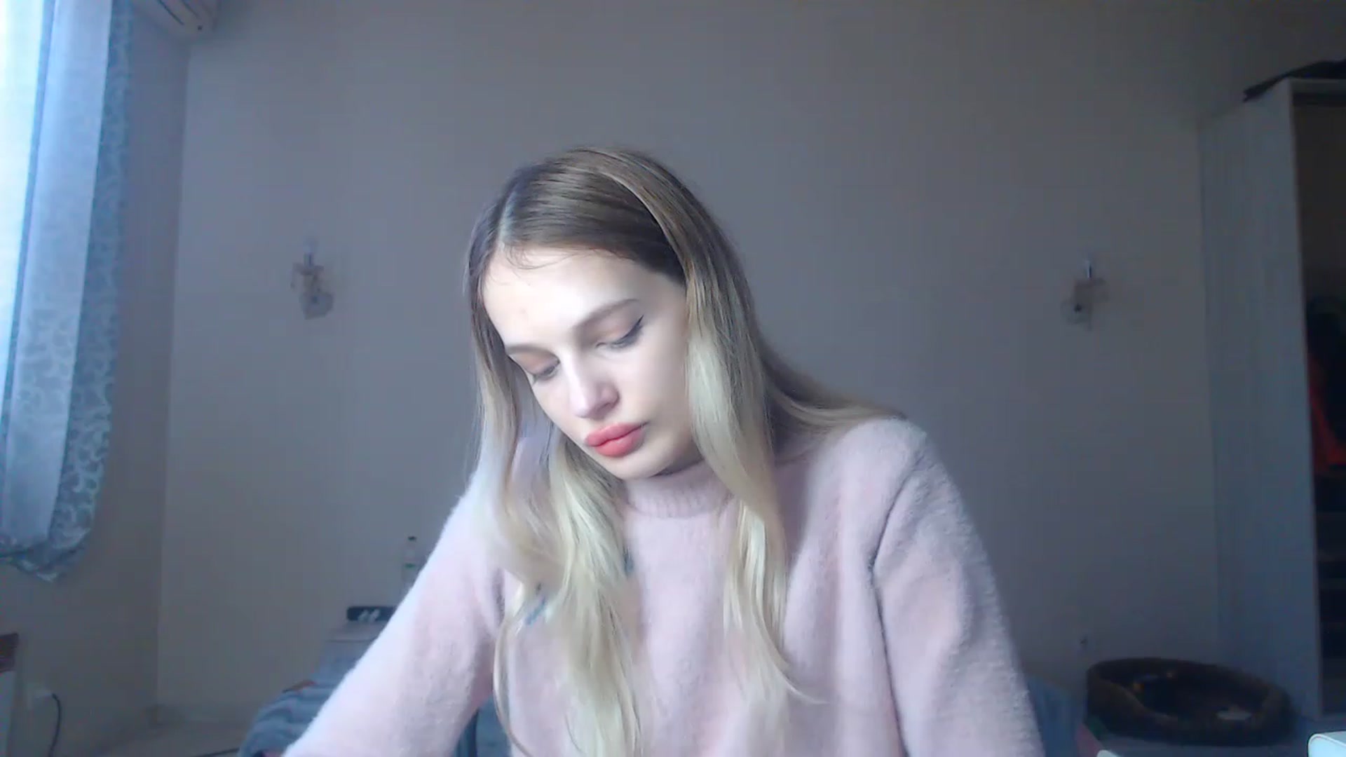 Gallery image thumbnail from Lola_vi's myfreecams stream on, 01/03/2023, 12:06 image 4 of 20