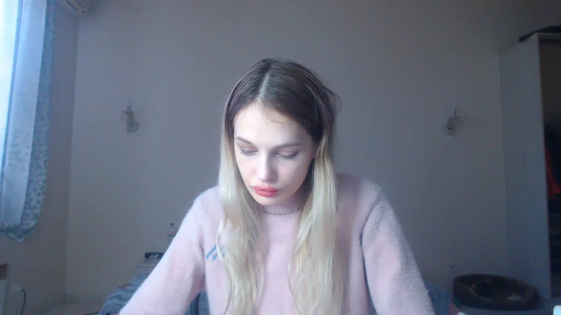 Gallery image thumbnail from Lola_vi's myfreecams stream on, 01/03/2023, 12:06 image 19 of 20