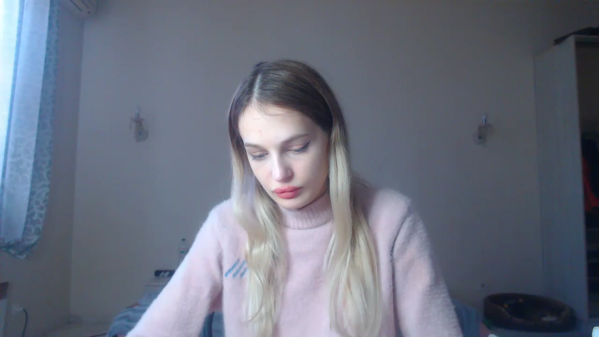 Gallery image thumbnail from Lola_vi's myfreecams stream on, 01/03/2023, 12:06 image 10 of 20