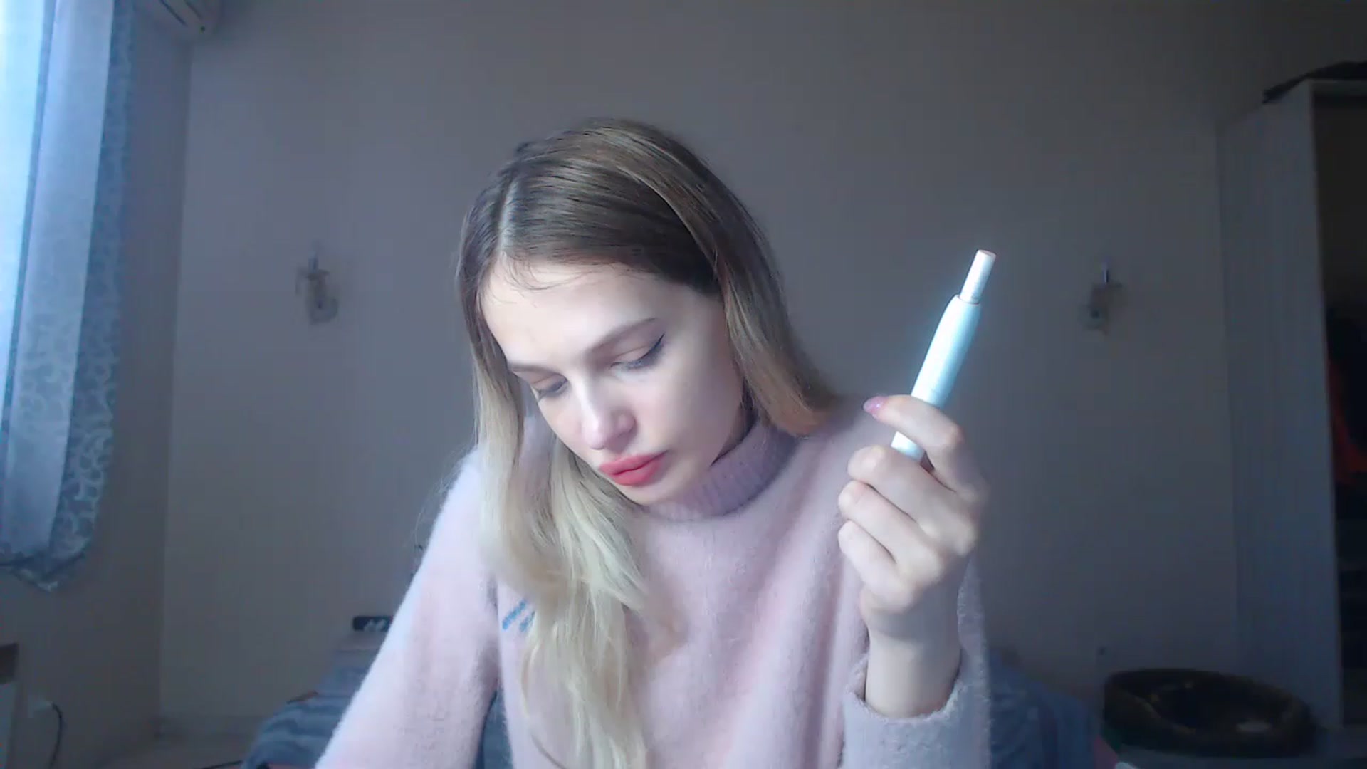 Gallery image thumbnail from Lola_vi's myfreecams stream on, 01/03/2023, 12:06 image 2 of 20