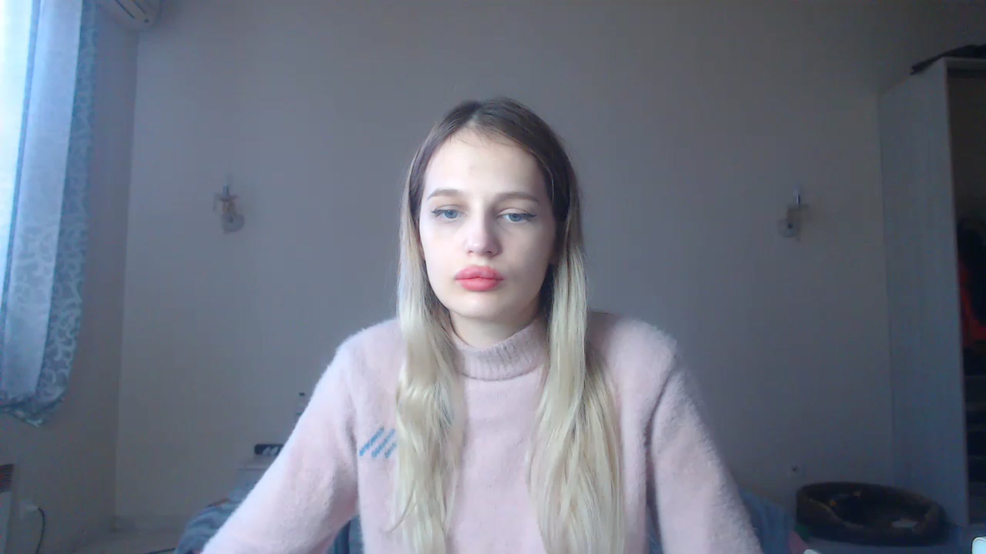 Gallery image thumbnail from Lola_vi's myfreecams stream on, 01/03/2023, 12:06 image 13 of 20