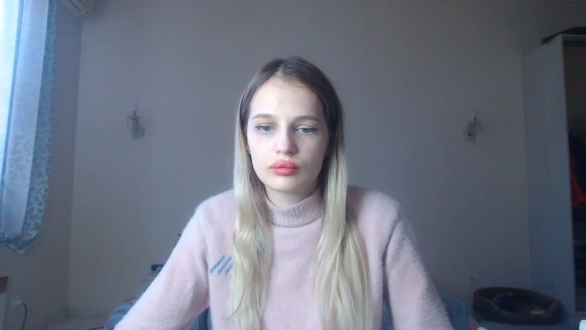Gallery image thumbnail from Lola_vi's myfreecams stream on, 01/03/2023, 12:06 image 8 of 20