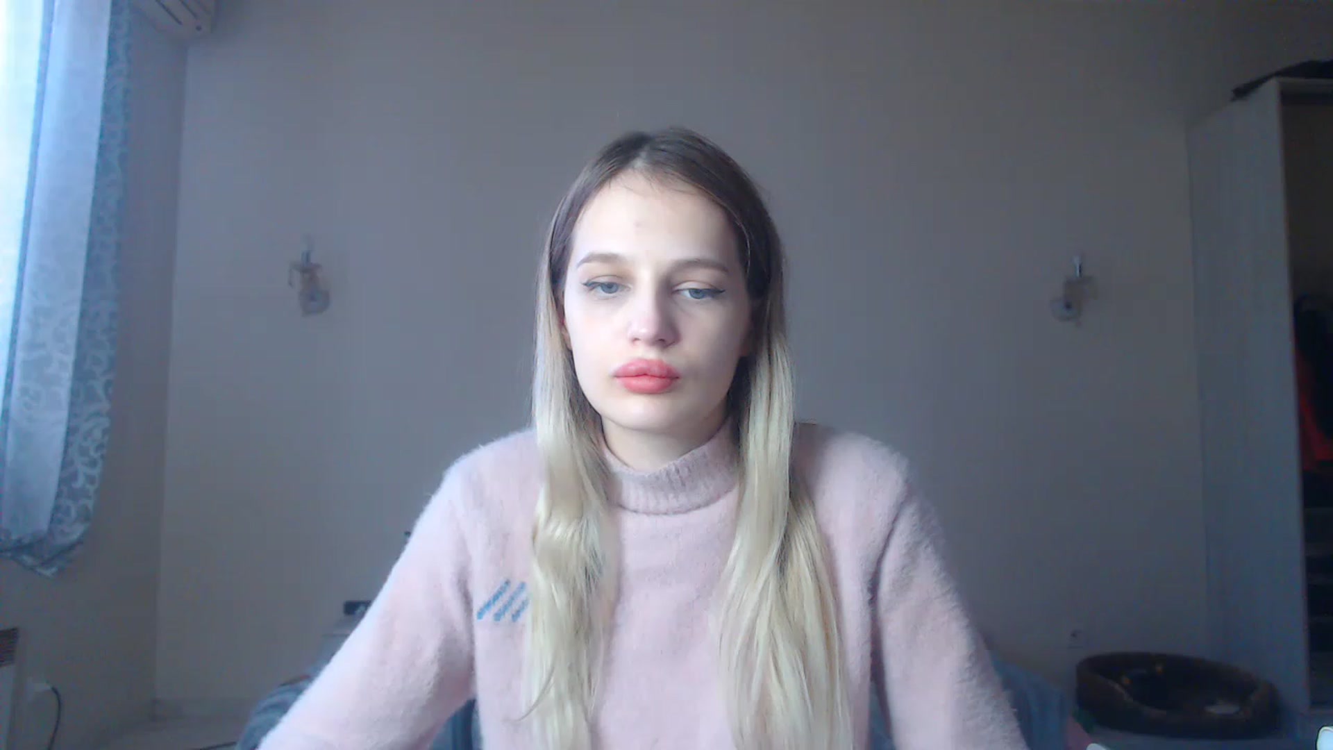 Gallery image thumbnail from Lola_vi's myfreecams stream on, 01/03/2023, 12:06 image 7 of 20