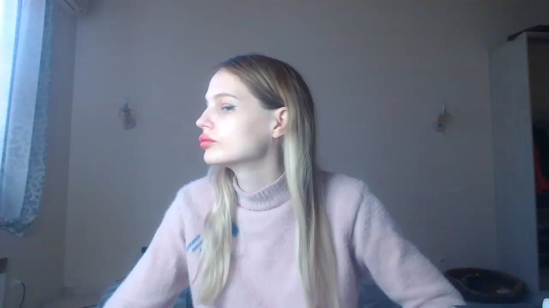Gallery image thumbnail from Lola_vi's myfreecams stream on, 01/03/2023, 12:06 image 5 of 20