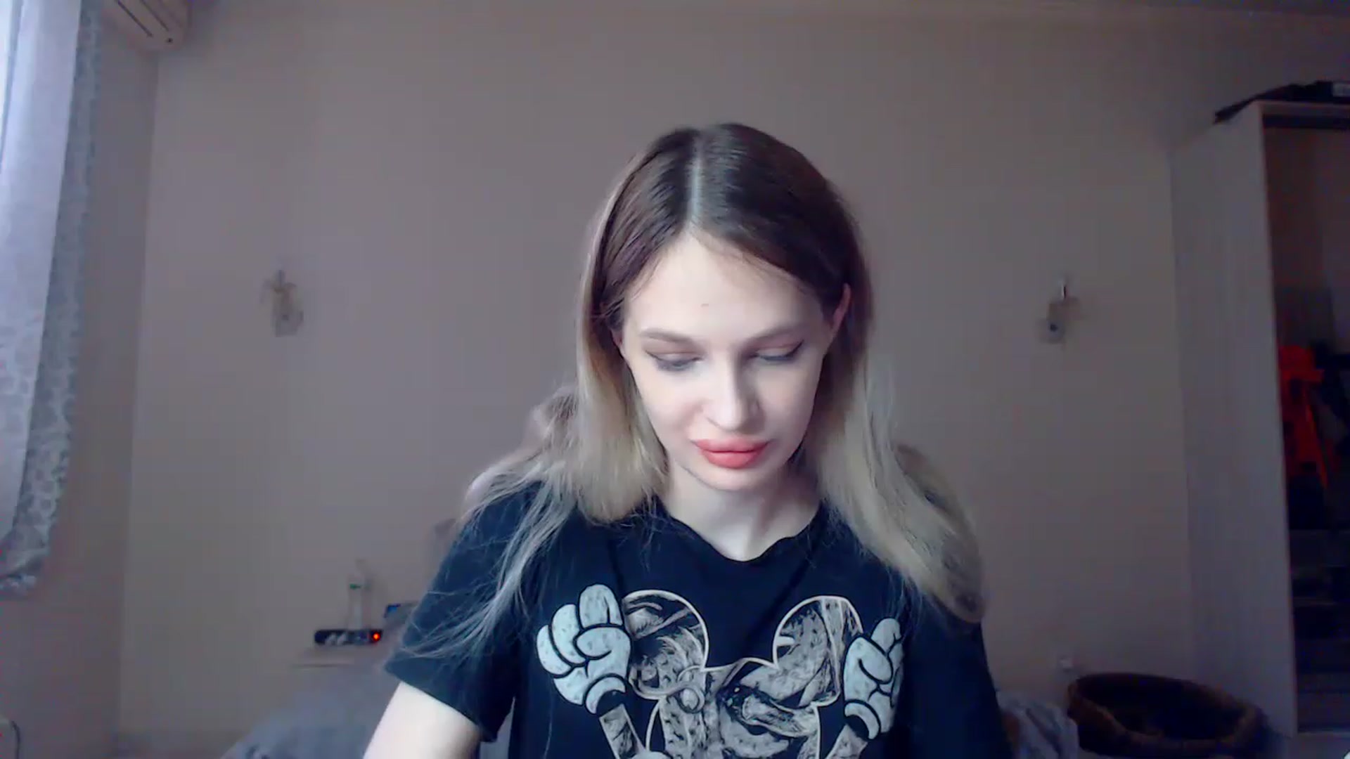 Gallery image thumbnail from Lola_vi's myfreecams stream on, 01/08/2023, 11:43 image 11 of 20