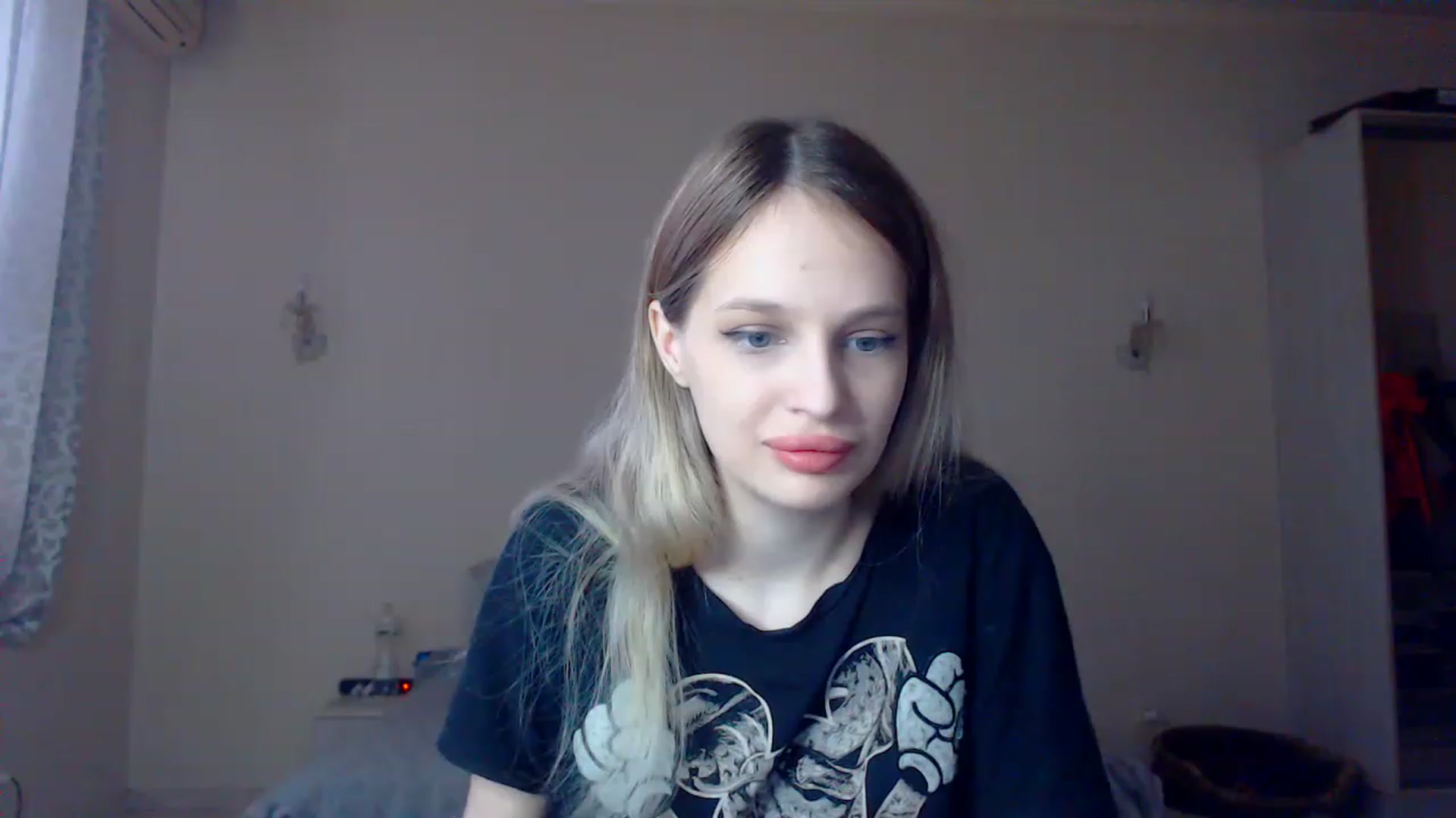 Gallery image thumbnail from Lola_vi's myfreecams stream on, 01/08/2023, 11:43 image 17 of 20
