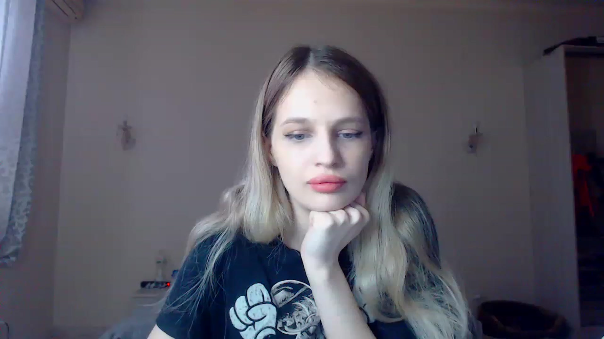 Gallery image thumbnail from Lola_vi's myfreecams stream on, 01/08/2023, 11:43 image 13 of 20