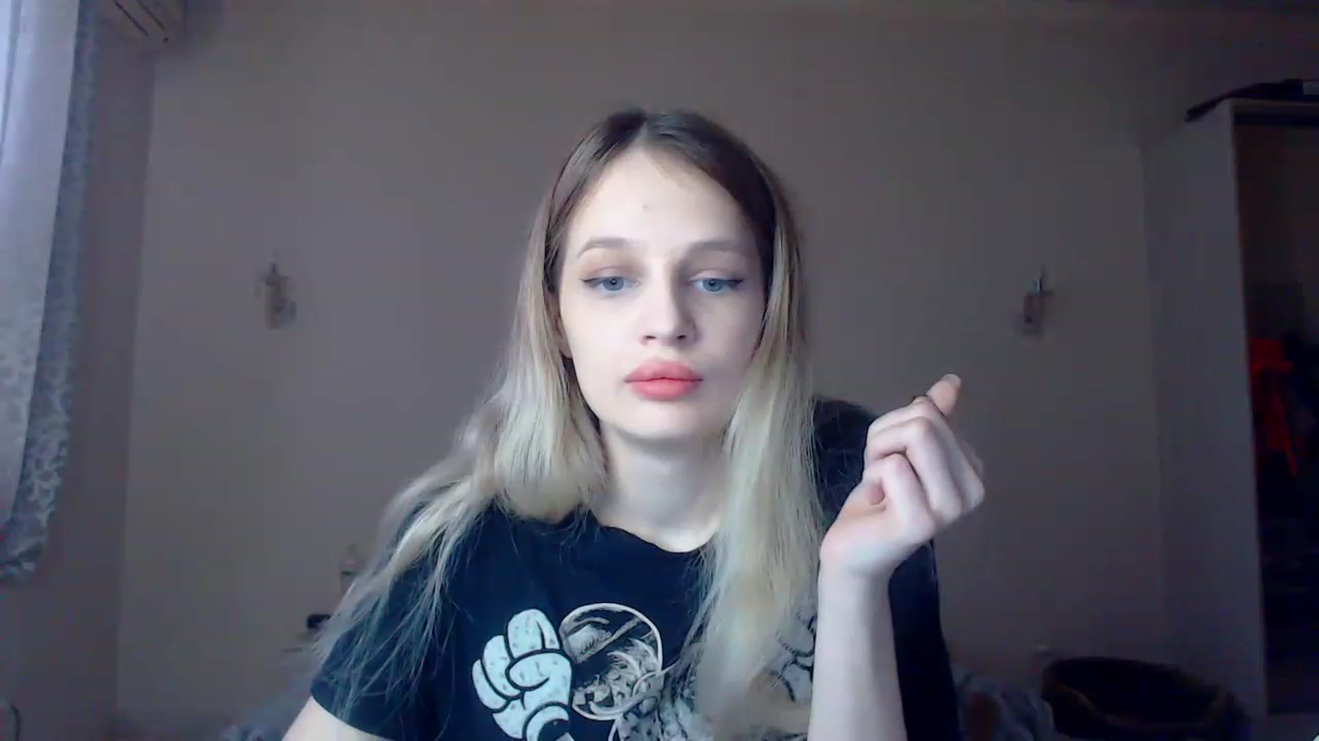 Gallery image thumbnail from Lola_vi's myfreecams stream on, 01/08/2023, 11:43 image 14 of 20