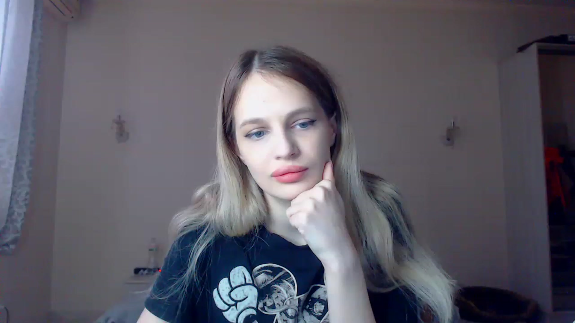 Gallery image thumbnail from Lola_vi's myfreecams stream on, 01/08/2023, 11:43 image 12 of 20