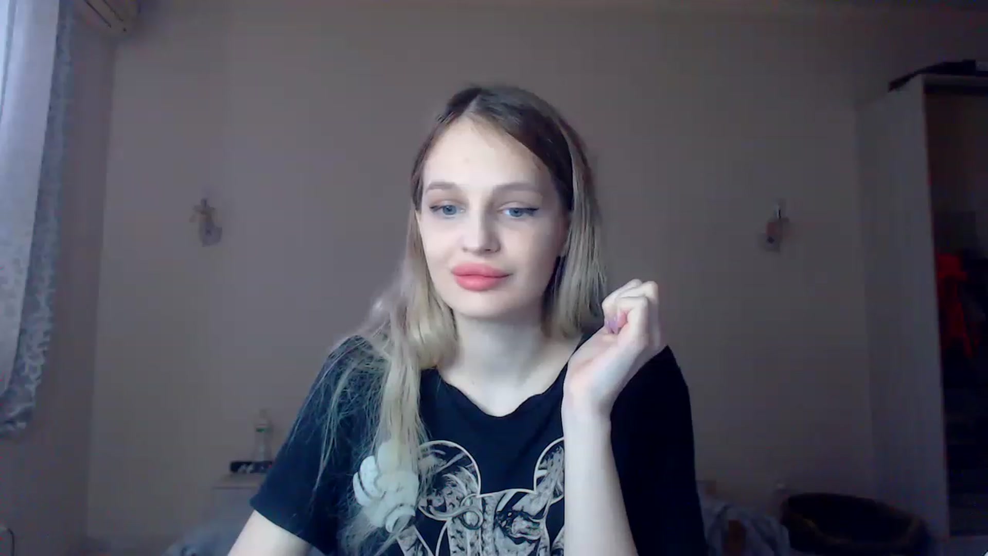 Gallery image thumbnail from Lola_vi's myfreecams stream on, 01/08/2023, 11:43 image 16 of 20