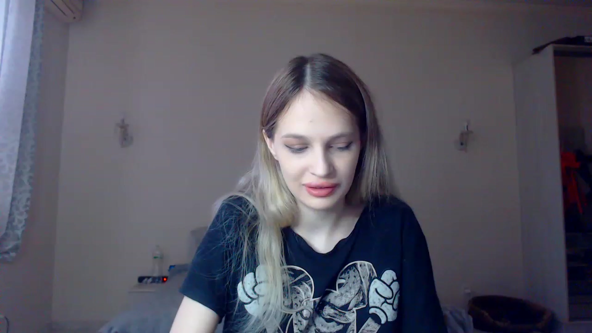 Gallery image thumbnail from Lola_vi's myfreecams stream on, 01/08/2023, 11:43 image 18 of 20
