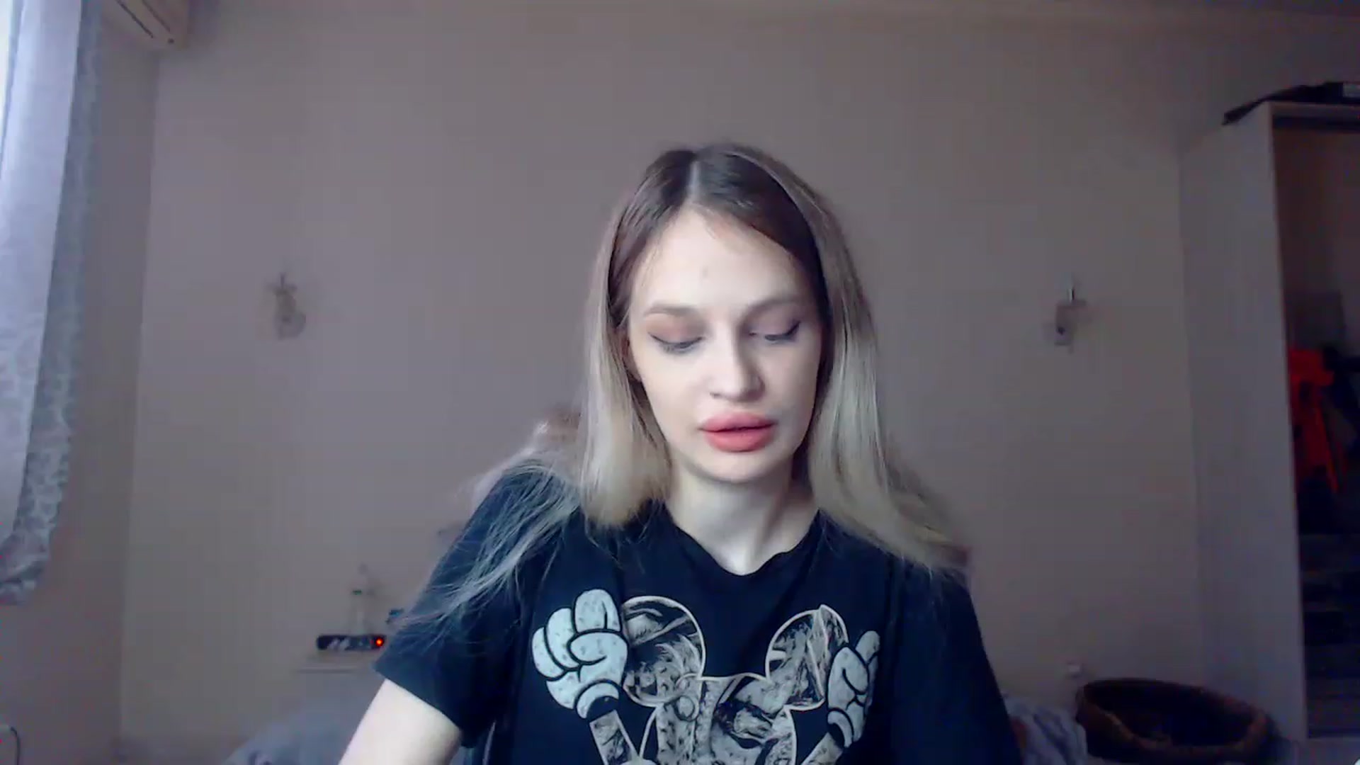 Gallery image thumbnail from Lola_vi's myfreecams stream on, 01/08/2023, 11:43 image 8 of 20